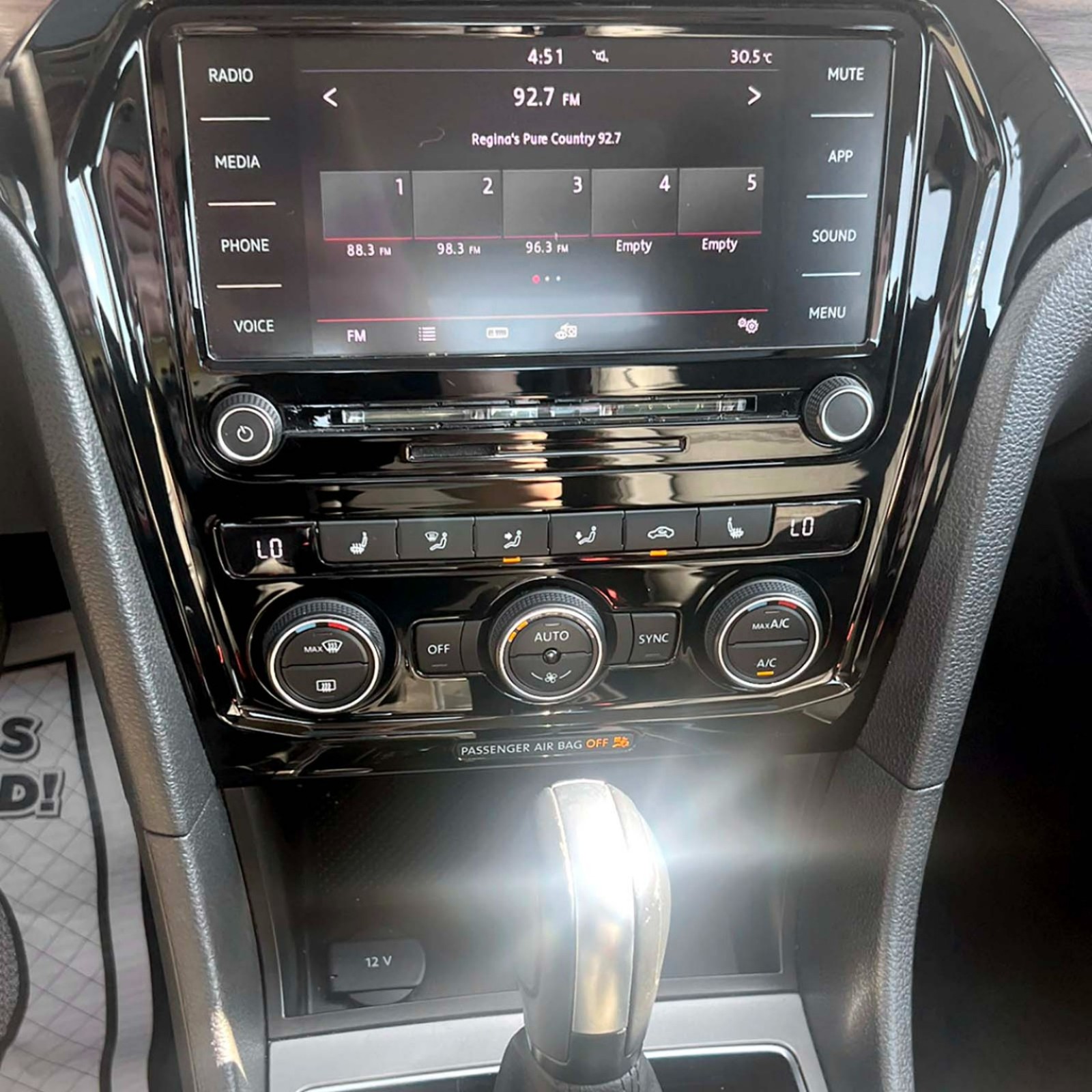 2022 Volkswagen Passat — photo 10