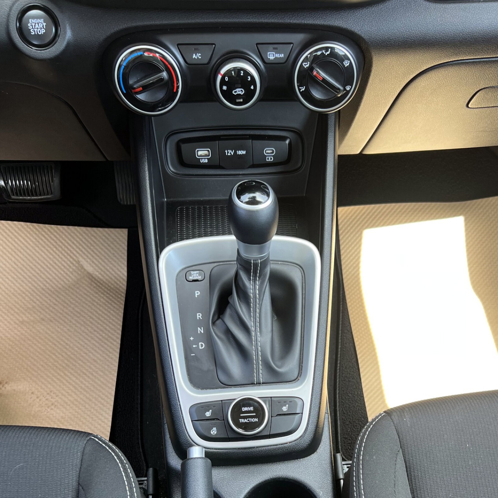 2025 Hyundai Venue — photo 12