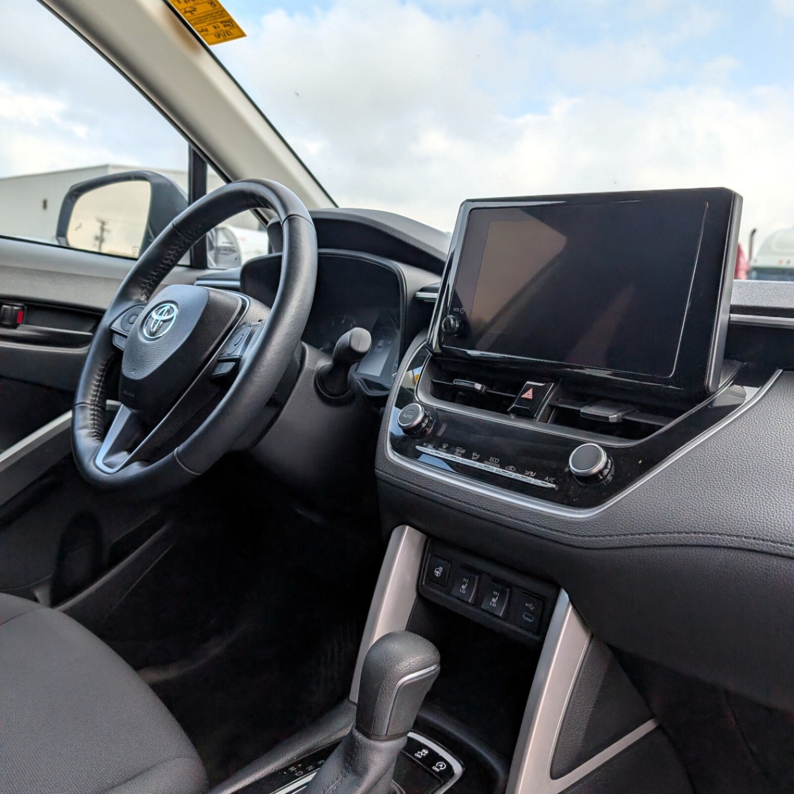 2025 Toyota Corolla Cross — photo 9