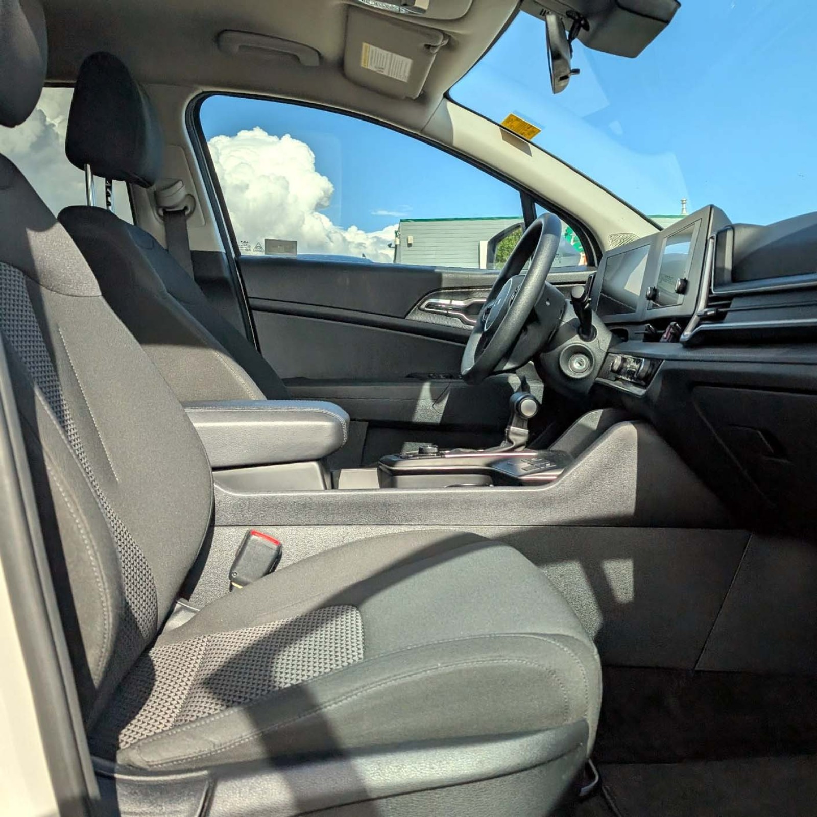 2025 Kia Sportage — photo 11