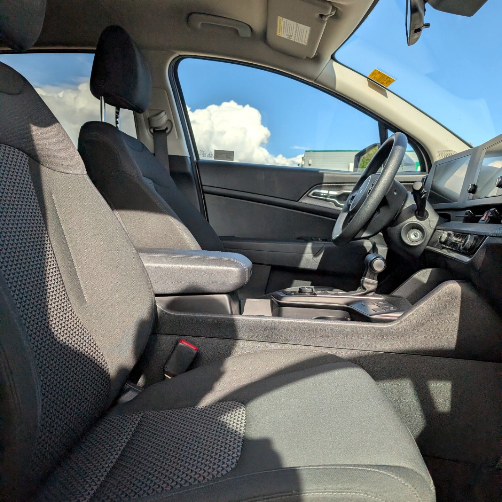 2025 Kia Sportage — photo 10