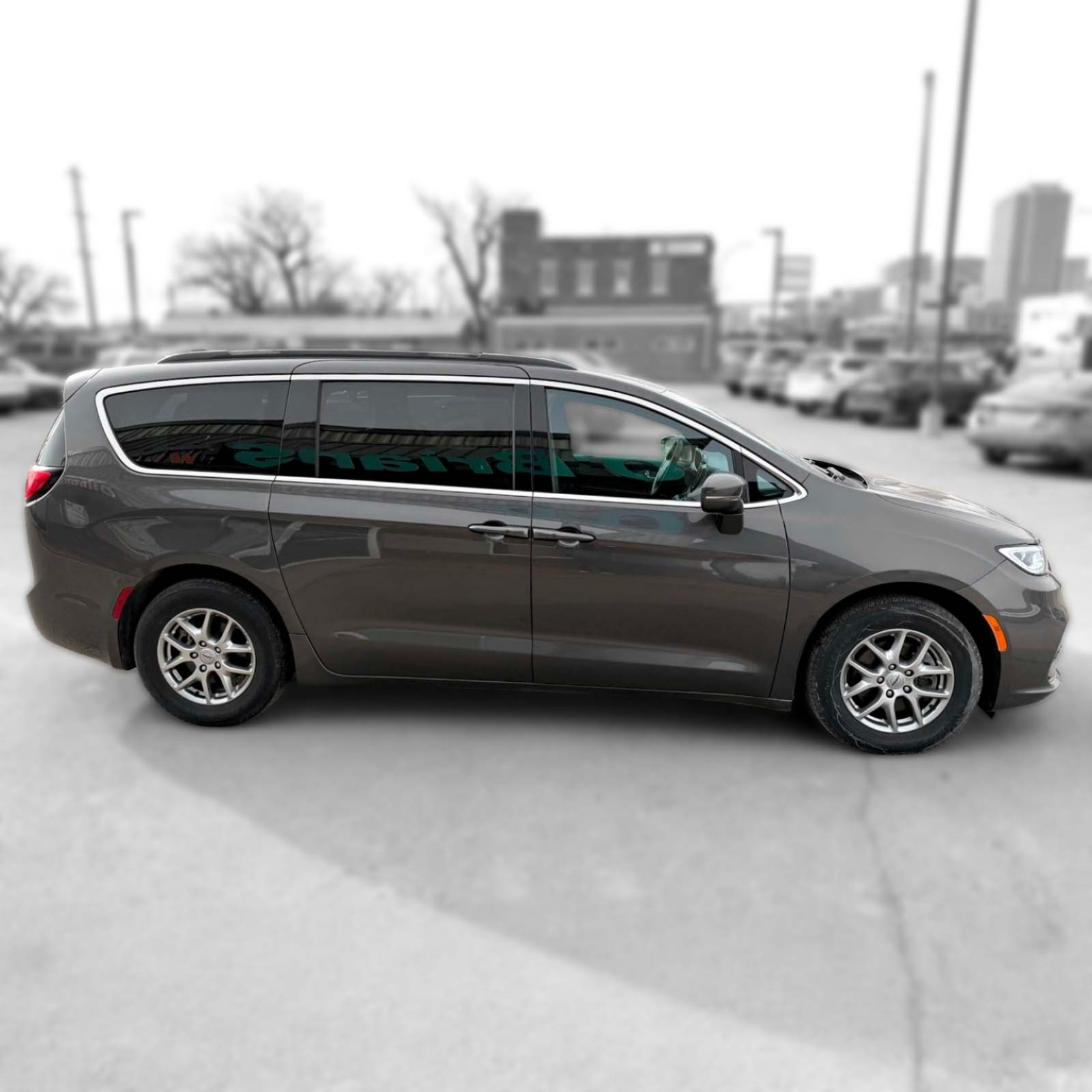 2022 Chrysler Pacifica — photo 2