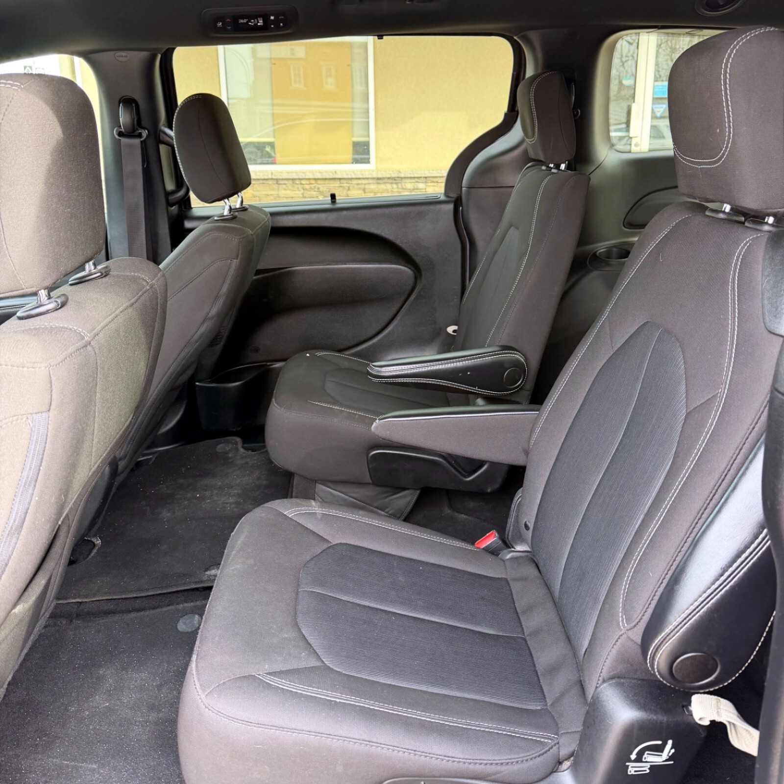 2022 Chrysler Pacifica — photo 12