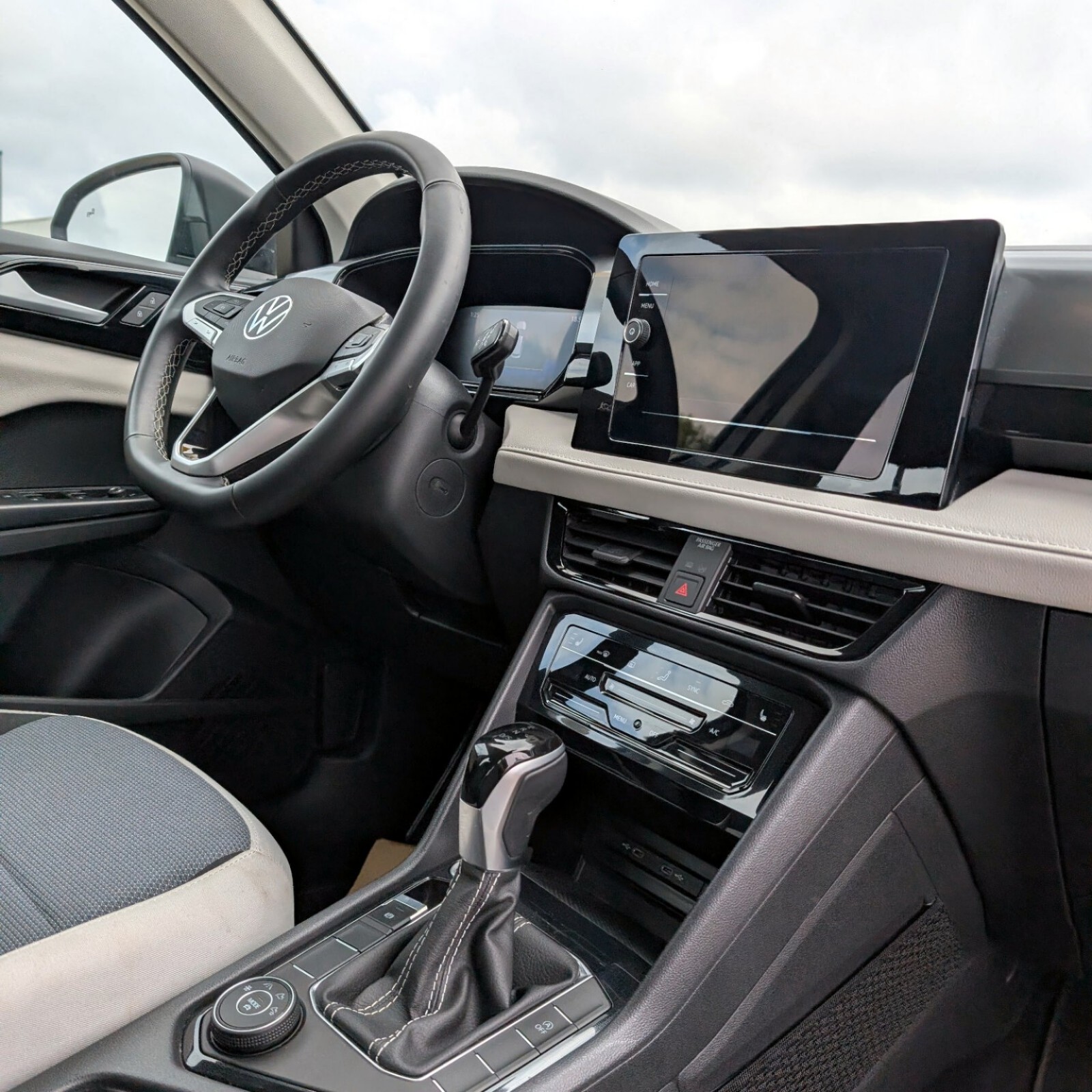 2025 Volkswagen Taos — photo 5