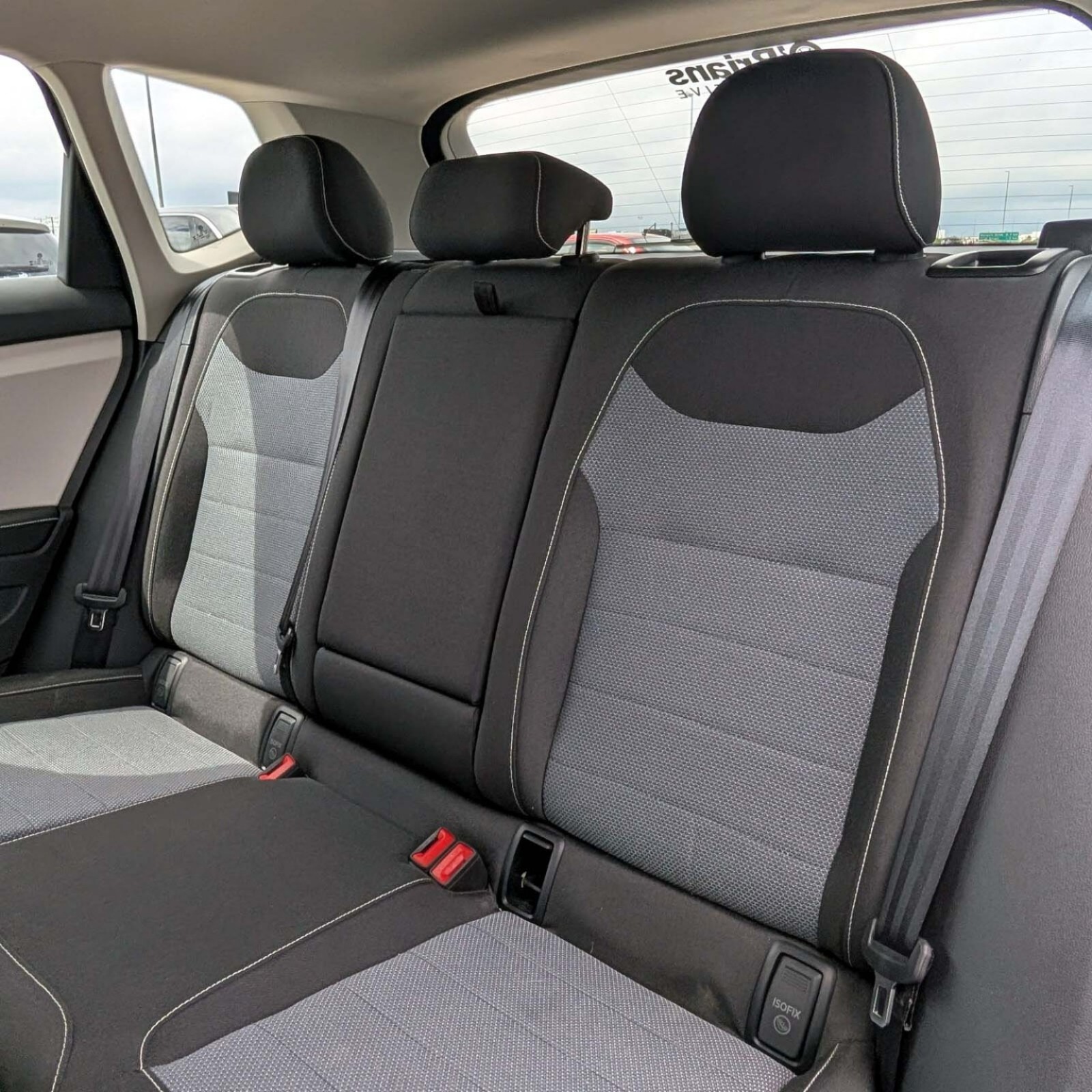 2025 Volkswagen Taos — photo 8
