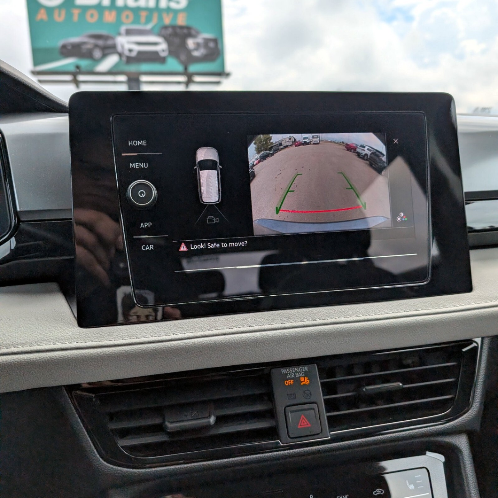 2025 Volkswagen Taos — photo 12