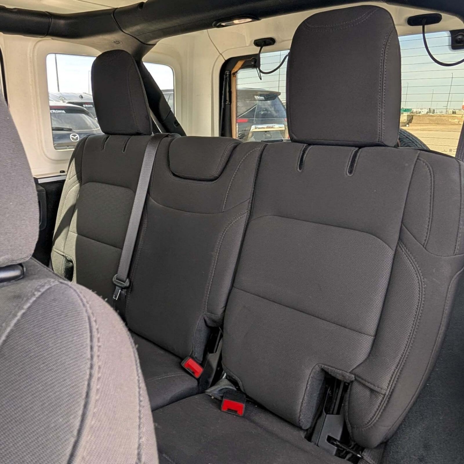 2023 Jeep Wrangler — photo 12