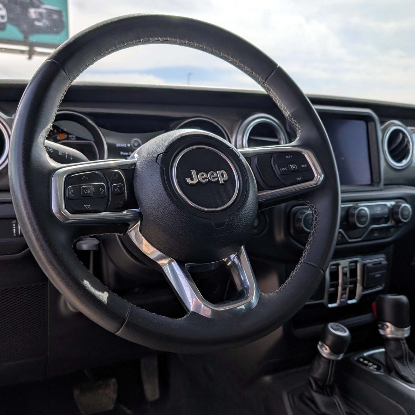 2023 Jeep Wrangler — photo 11