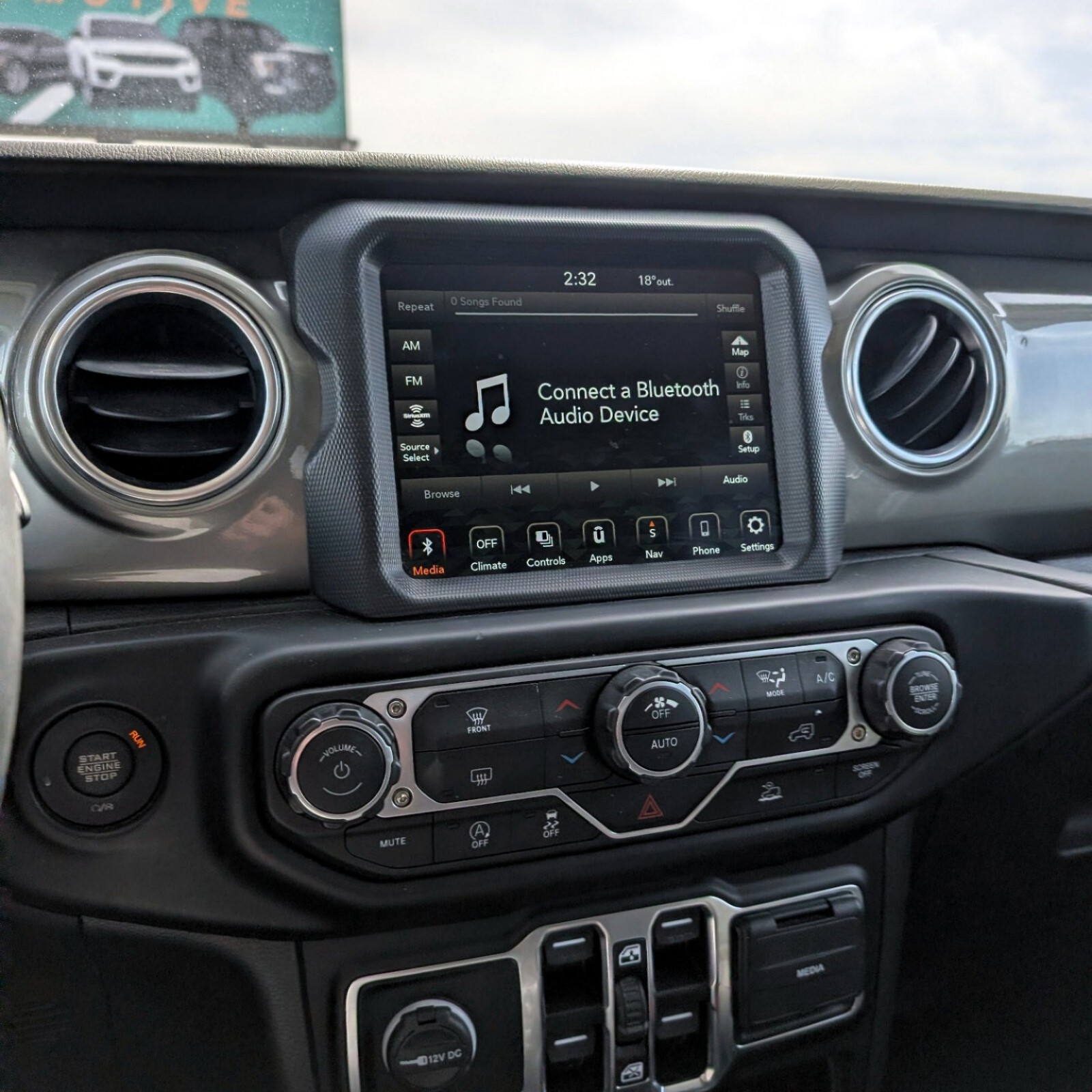 2023 Jeep Wrangler — photo 13