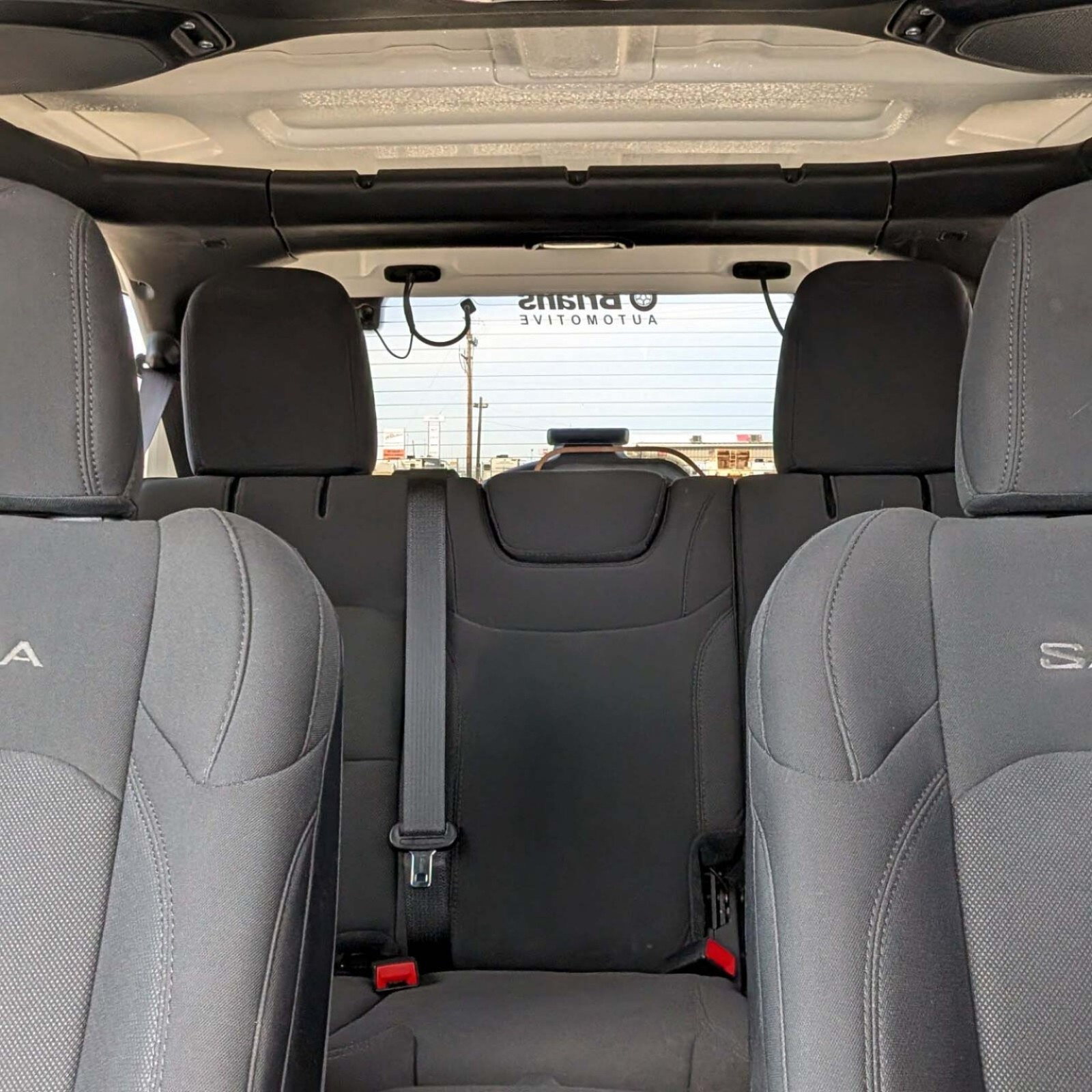 2023 Jeep Wrangler — photo 17