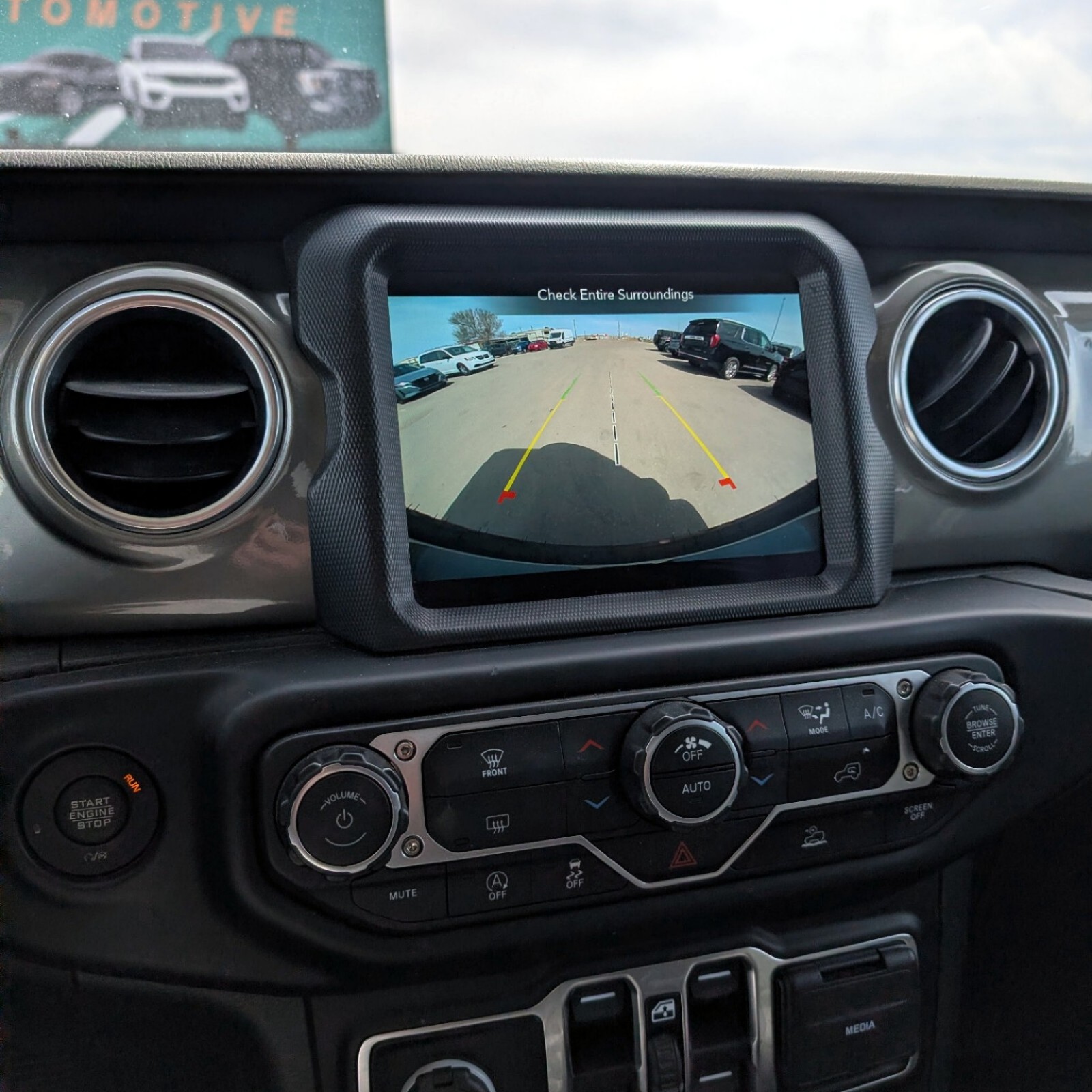 2023 Jeep Wrangler — photo 14
