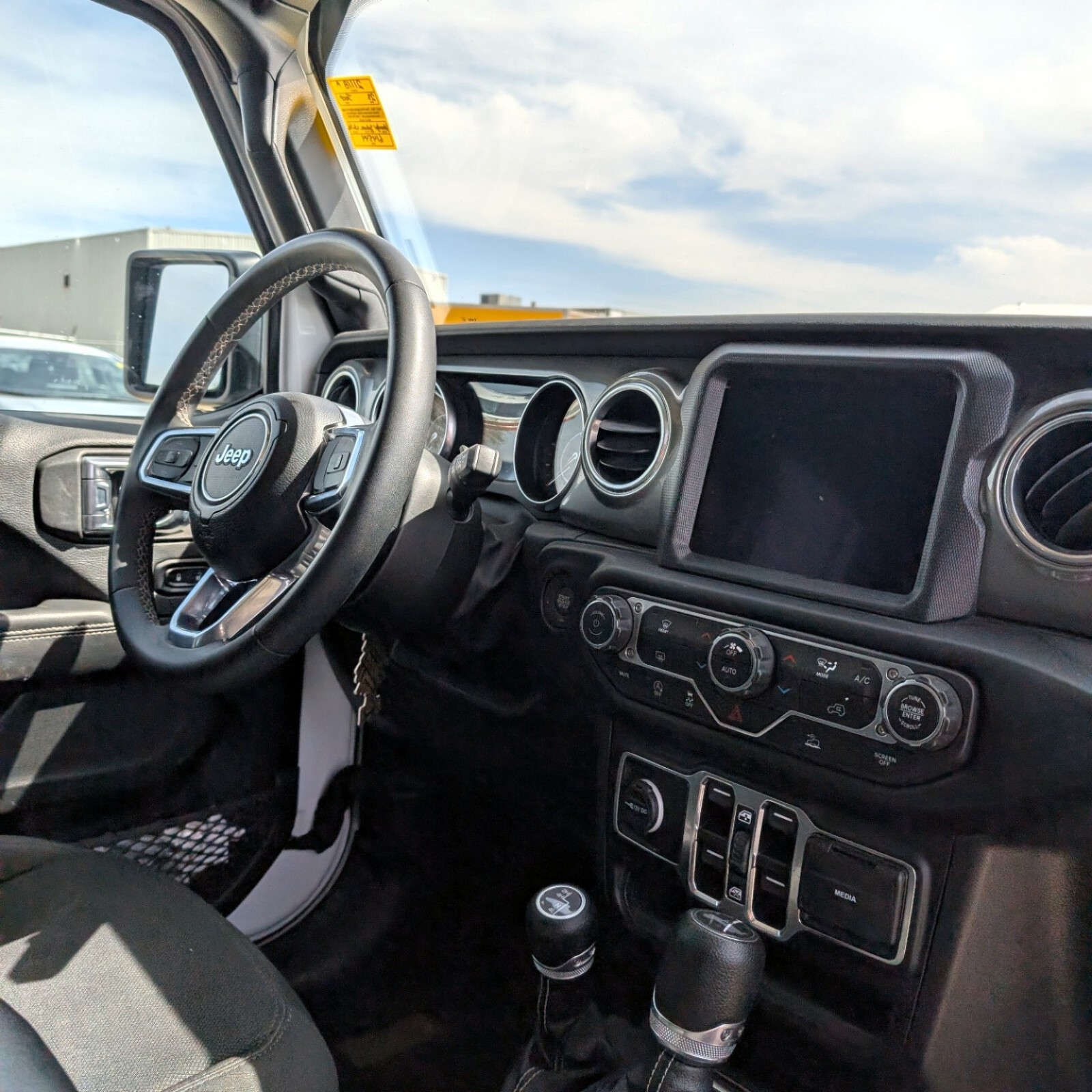 2023 Jeep Wrangler — photo 9