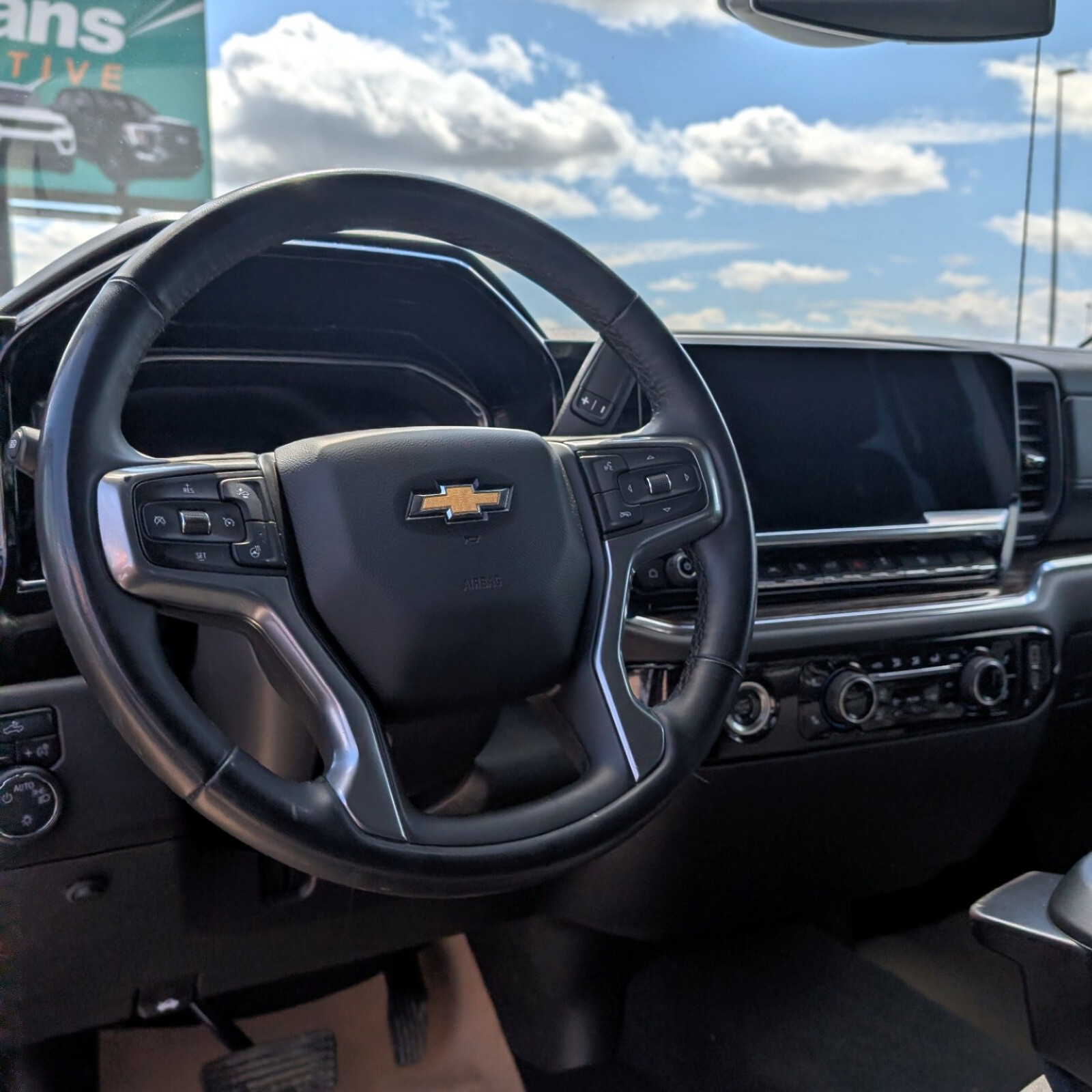 2024 Chevrolet Silverado 1500 — photo 14