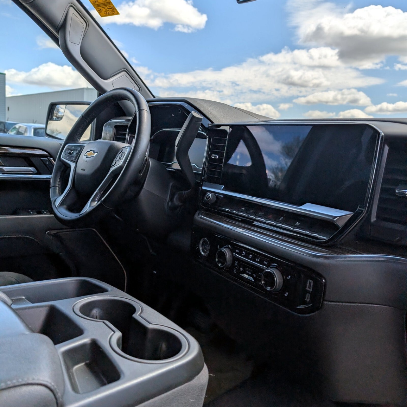 2024 Chevrolet Silverado 1500 — photo 10