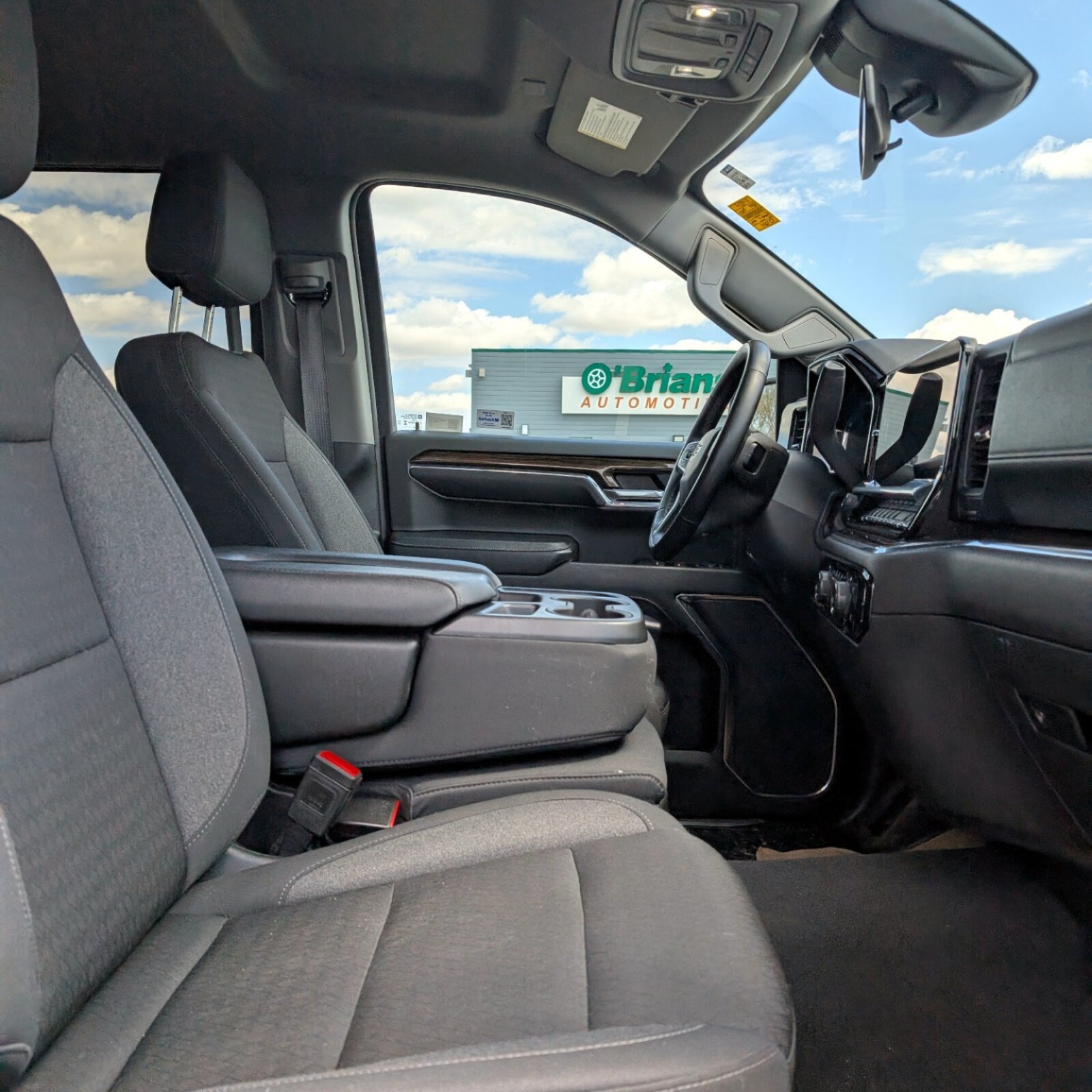 2024 Chevrolet Silverado 1500 — photo 11