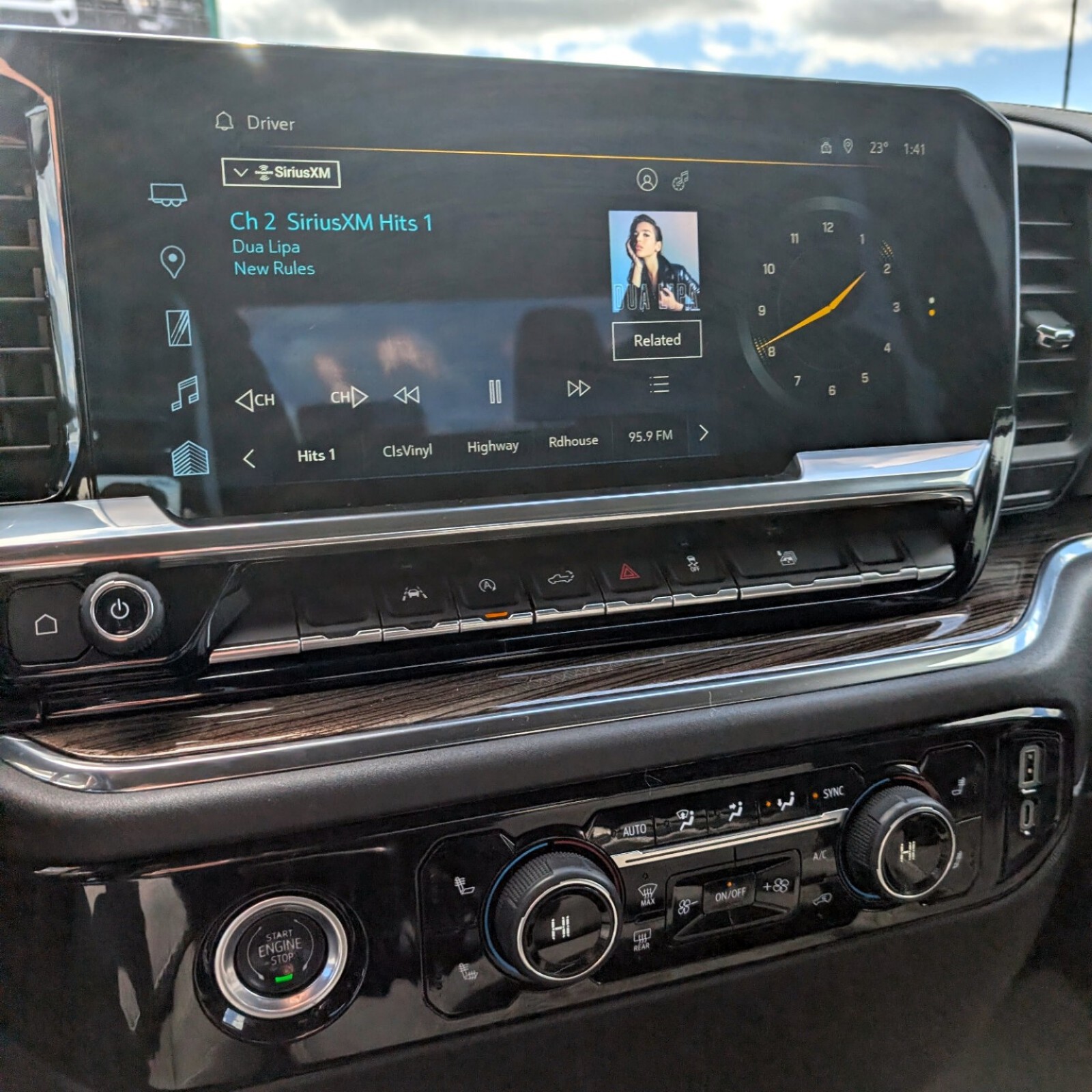 2024 Chevrolet Silverado 1500 — photo 18
