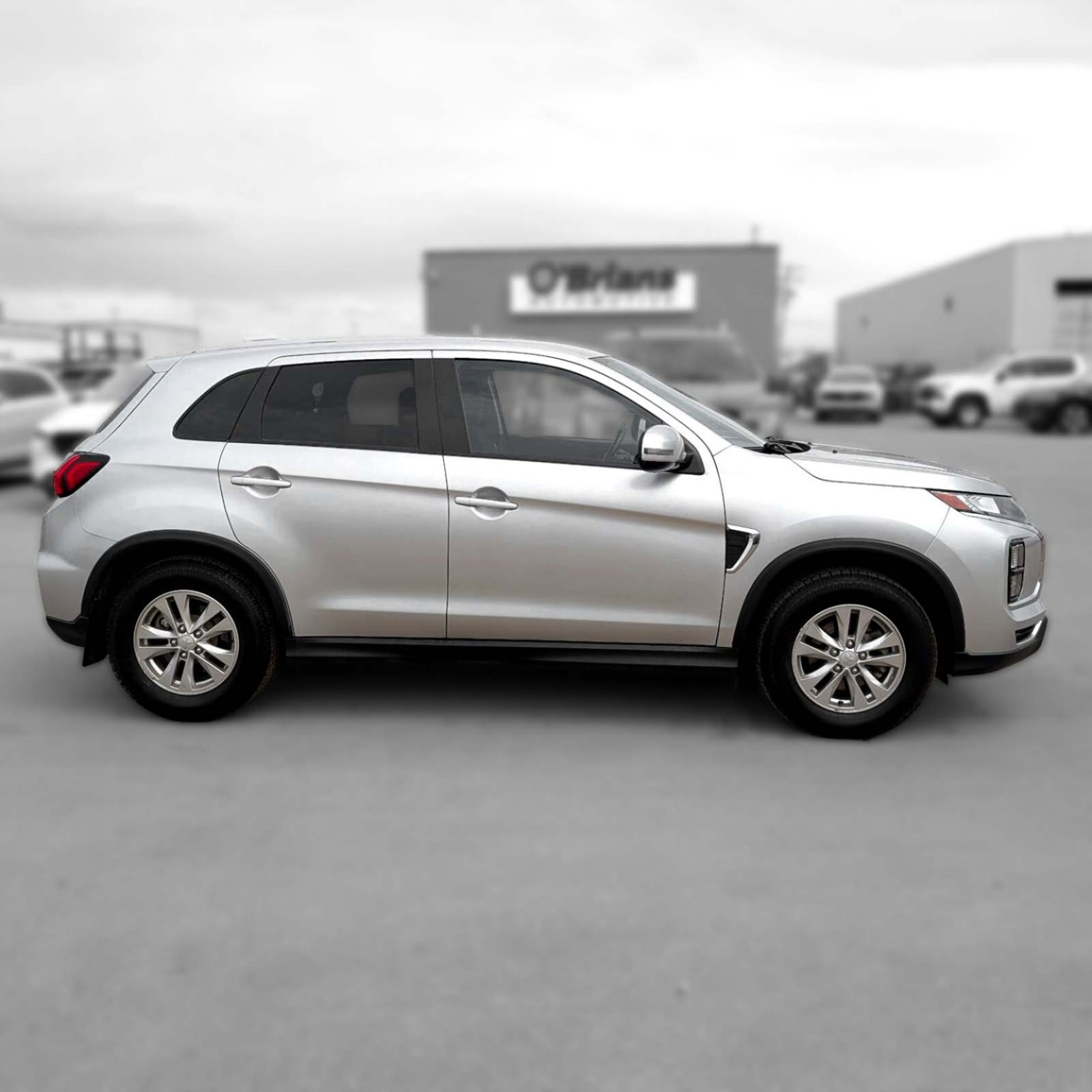 2021 Mitsubishi RVR — photo 2
