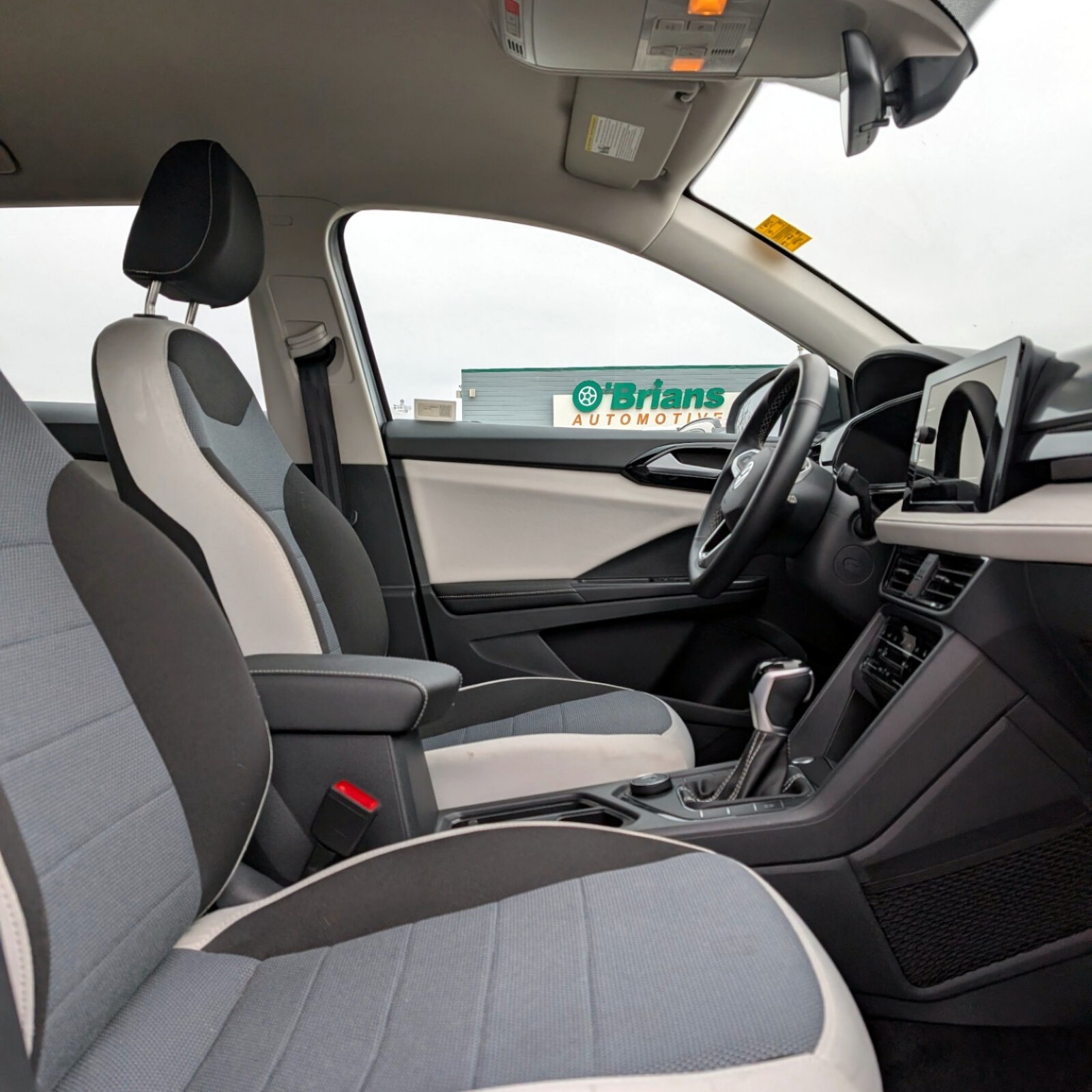 2025 Volkswagen Taos — photo 10