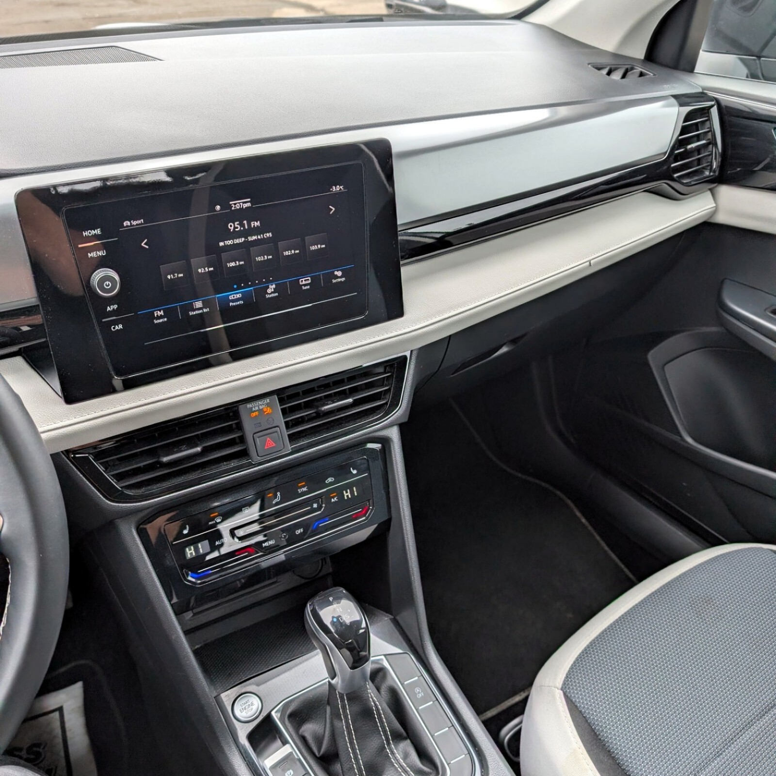 2025 Volkswagen Taos — photo 18
