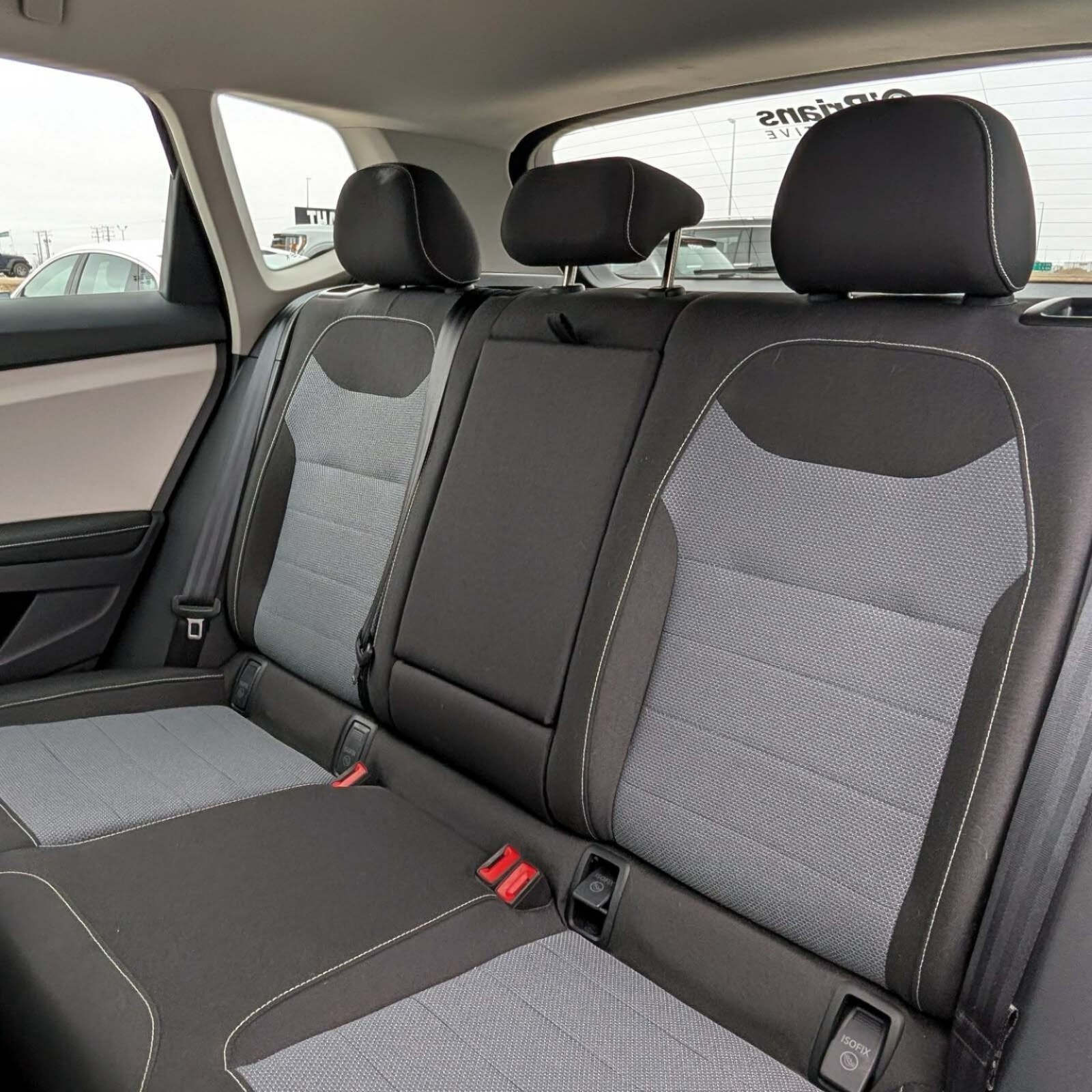 2025 Volkswagen Taos — photo 12