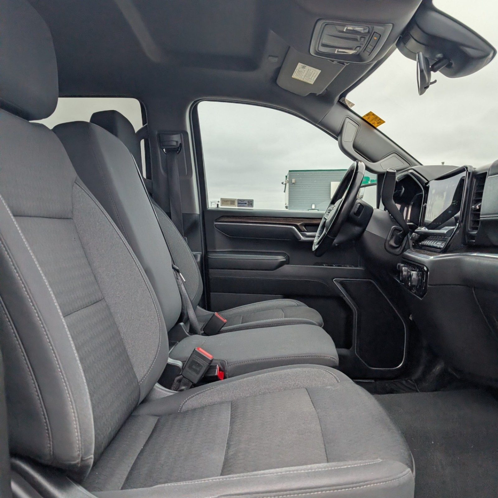 2025 Chevrolet Silverado 1500 — photo 12
