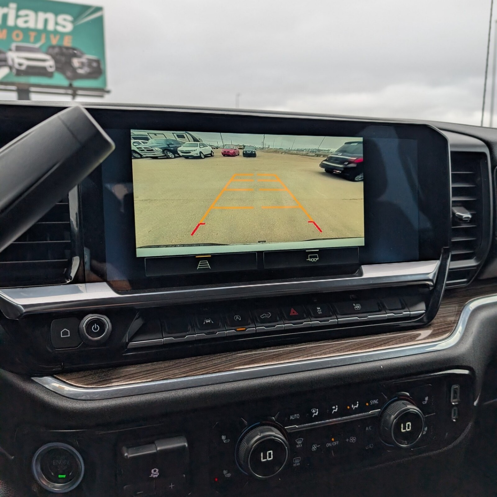 2025 Chevrolet Silverado 1500 — photo 17