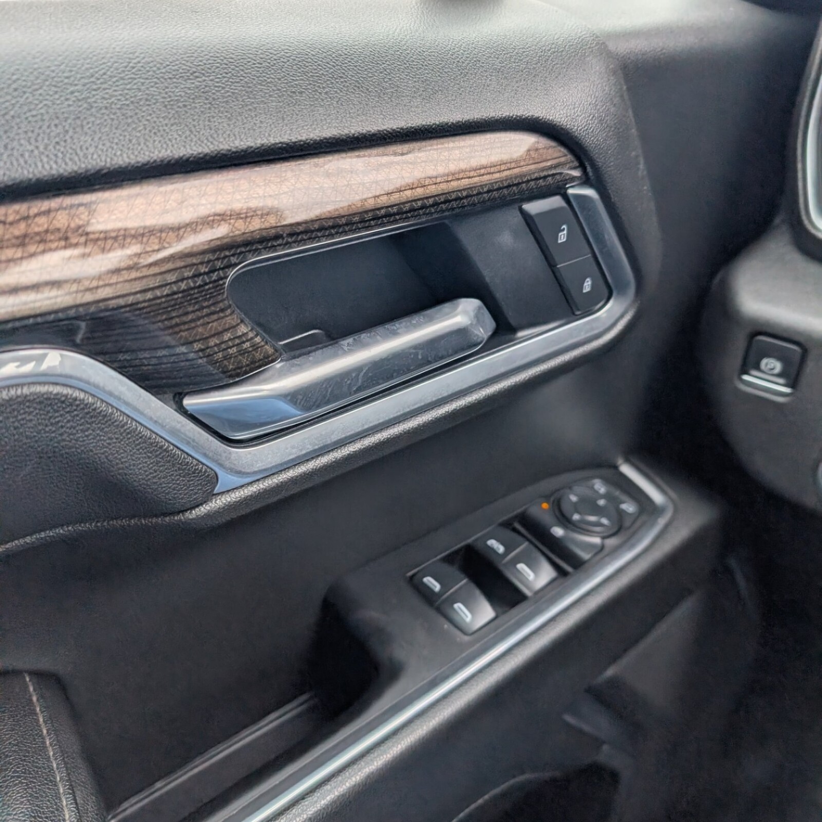 2025 Chevrolet Silverado 1500 — photo 19