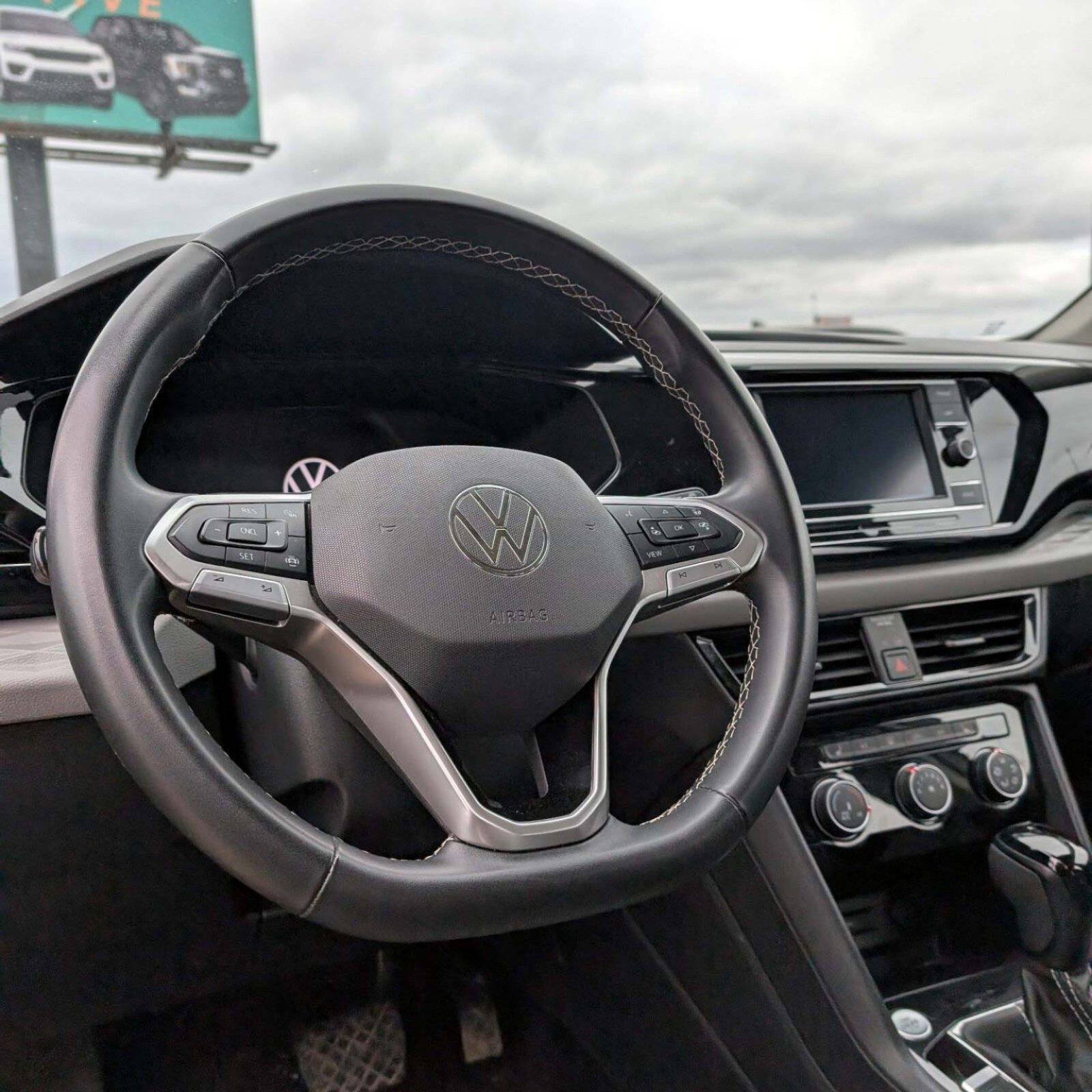 2024 Volkswagen Taos — photo 10
