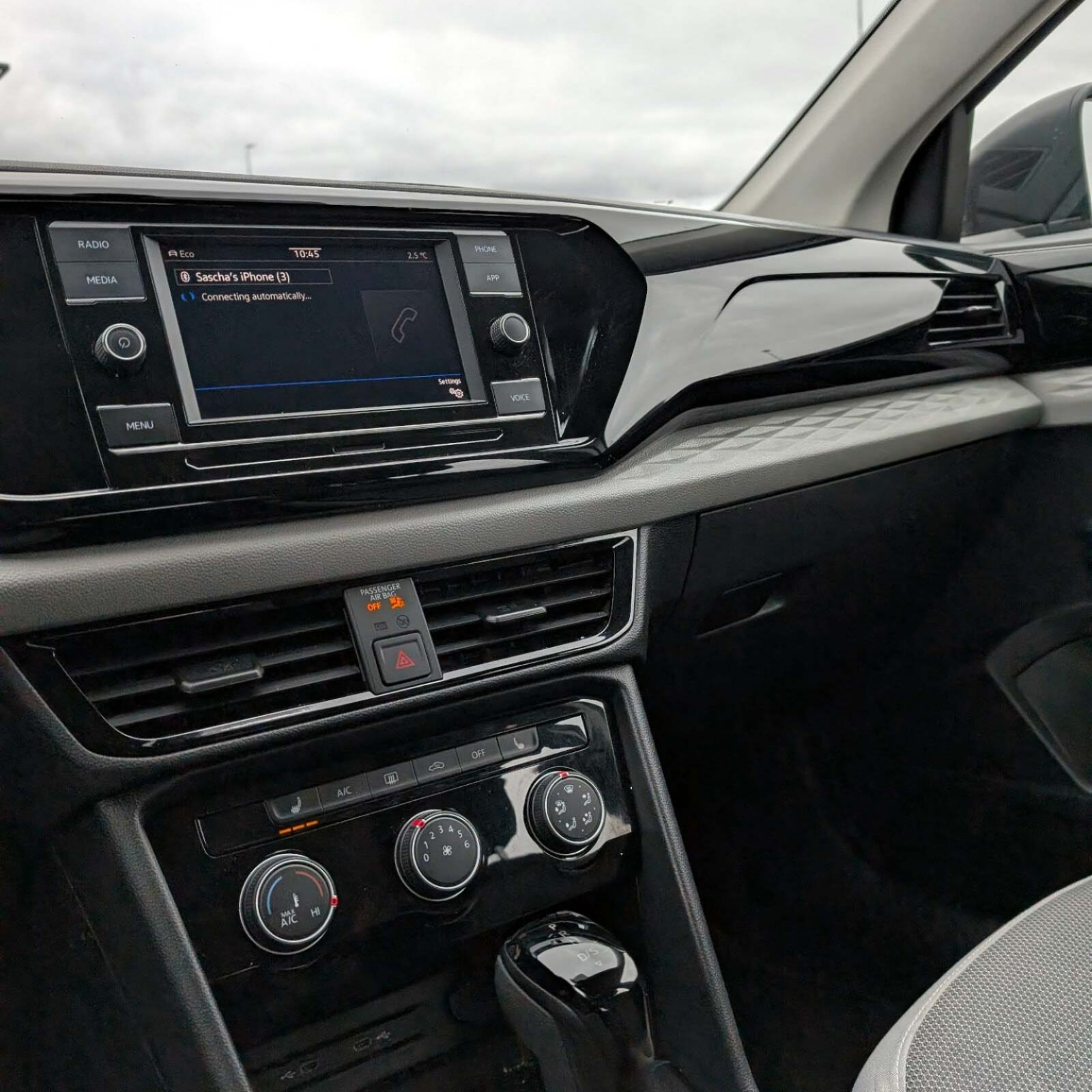 2024 Volkswagen Taos — photo 11