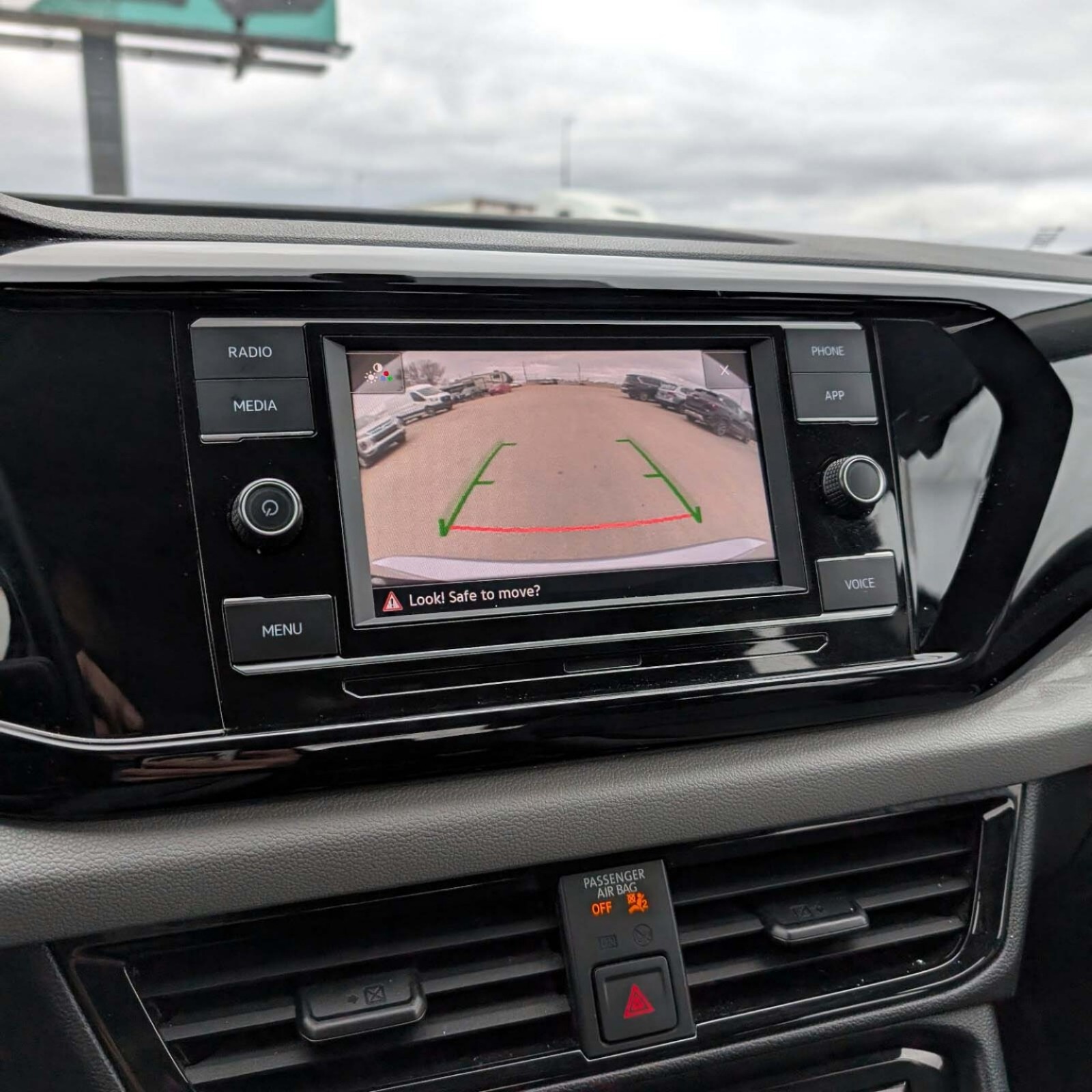 2024 Volkswagen Taos — photo 12