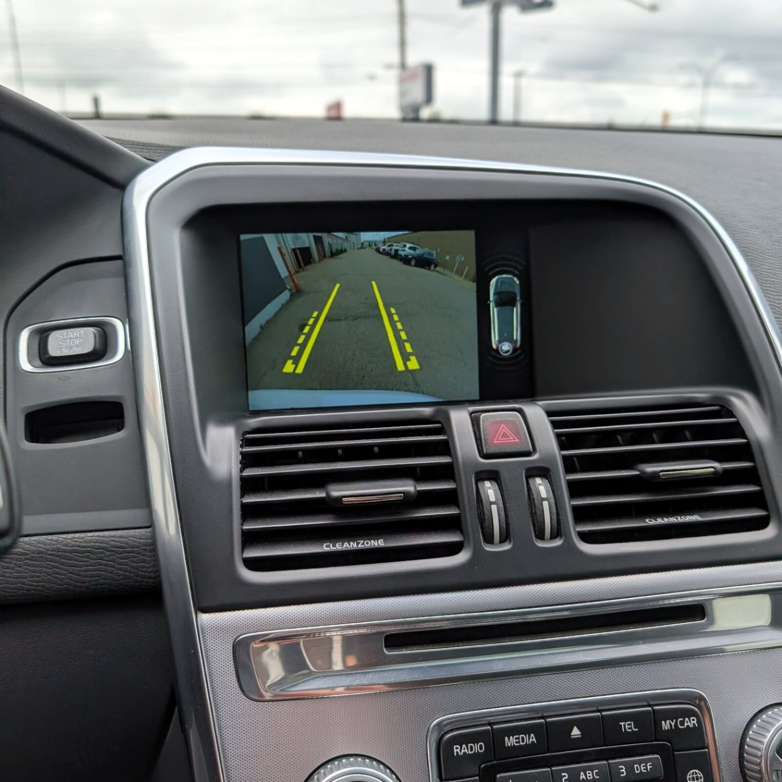 2017 Volvo XC60 — photo 16
