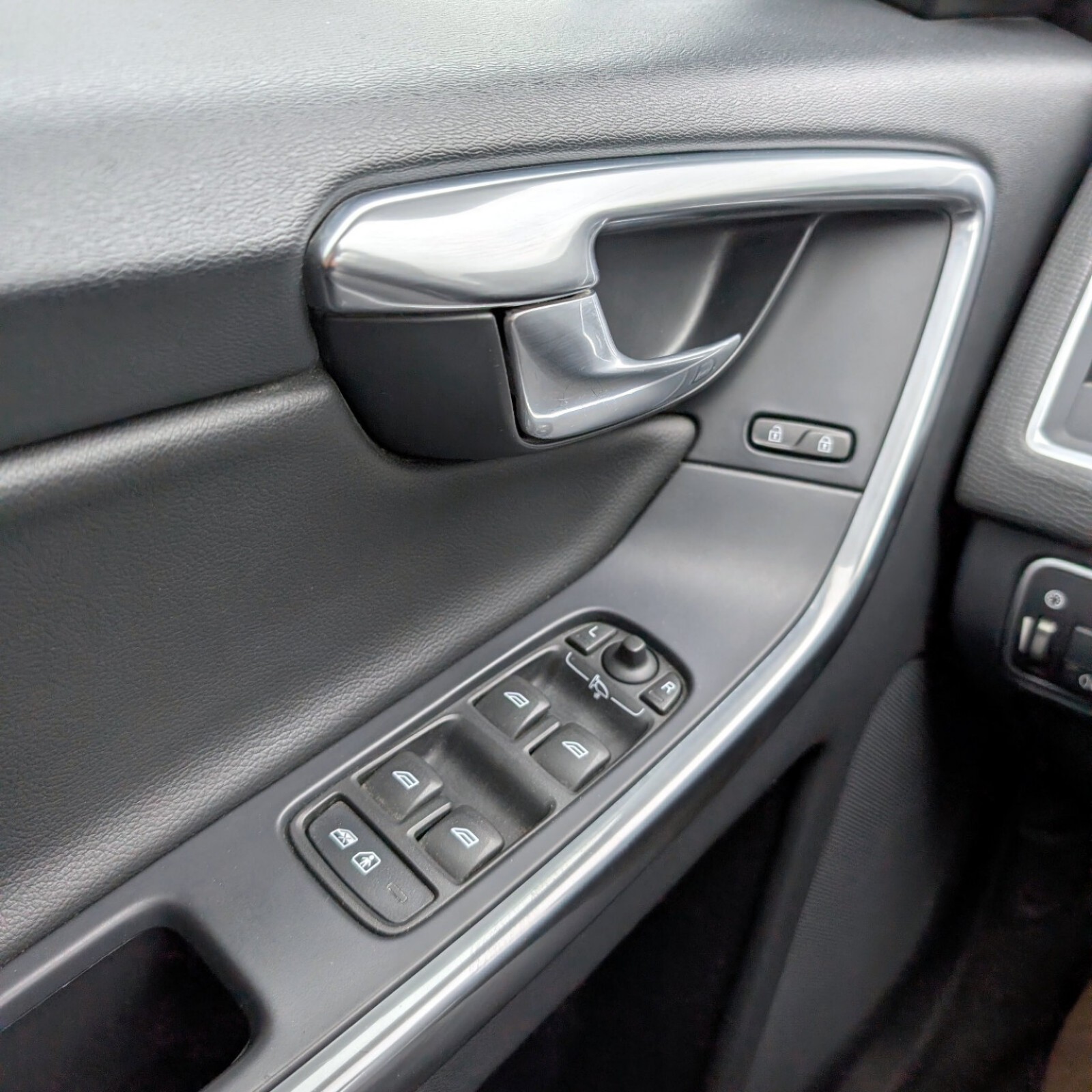 2017 Volvo XC60 — photo 21