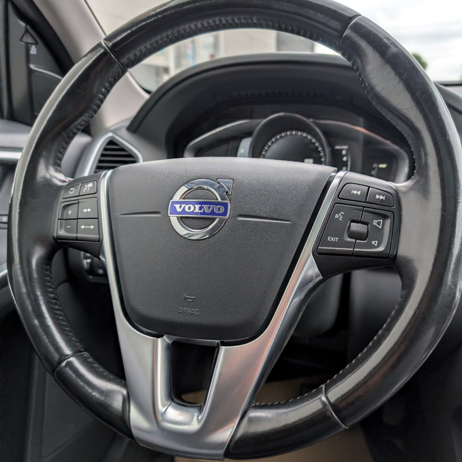 2017 Volvo XC60 — photo 20