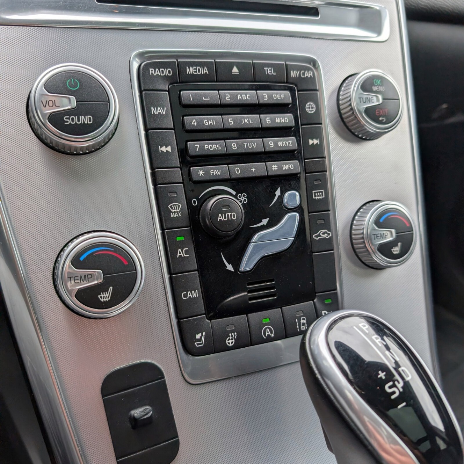 2017 Volvo XC60 — photo 18