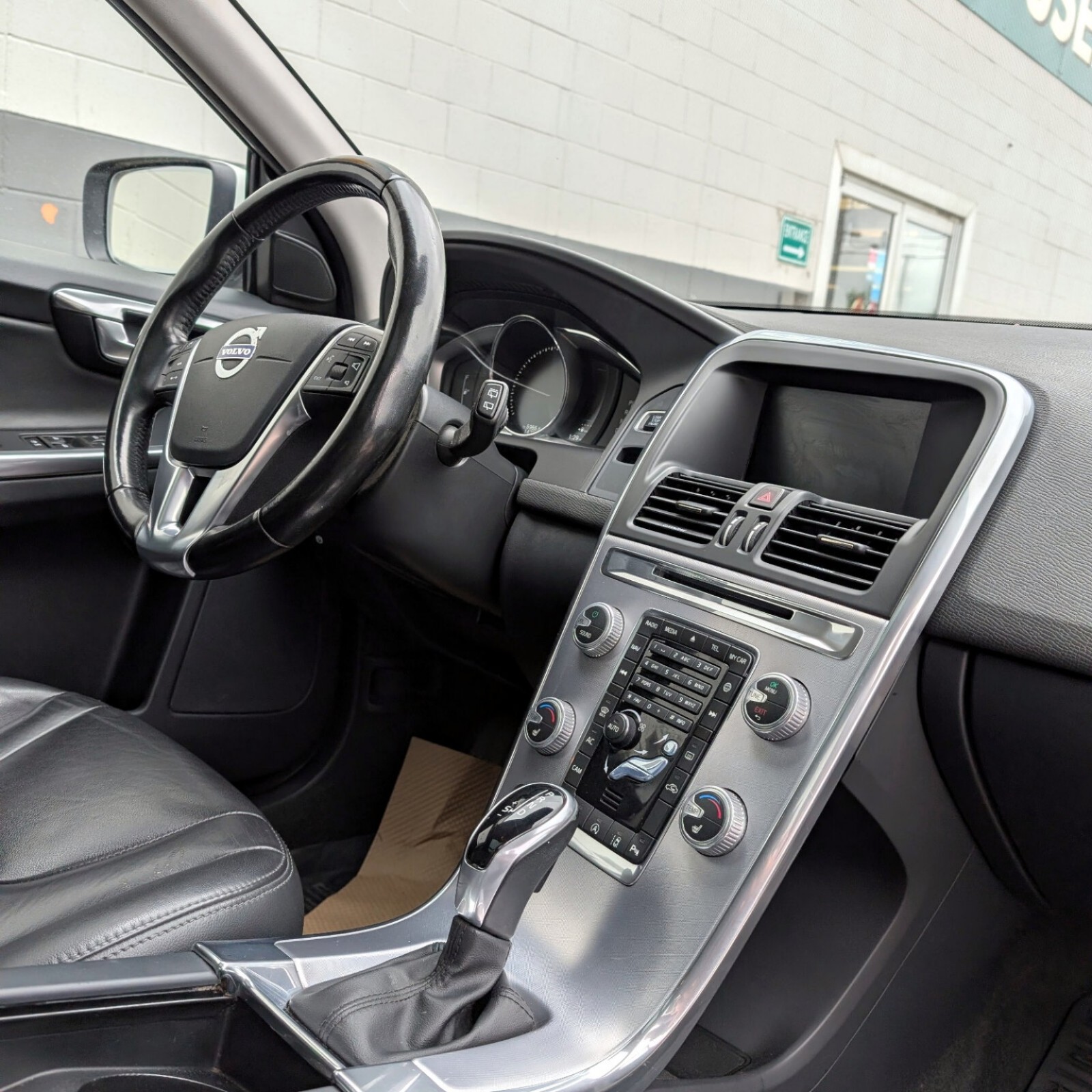 2017 Volvo XC60 — photo 9