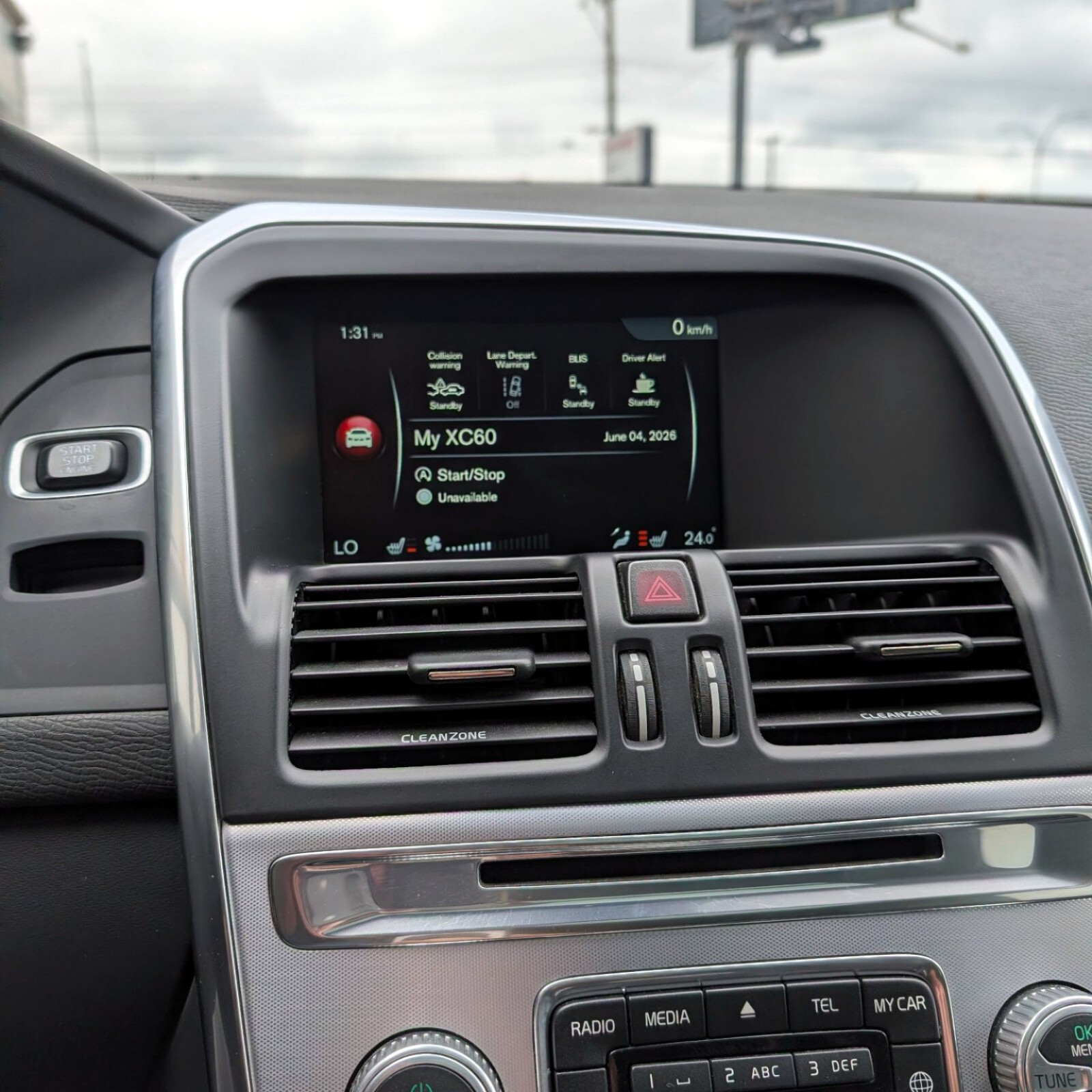 2017 Volvo XC60 — photo 17