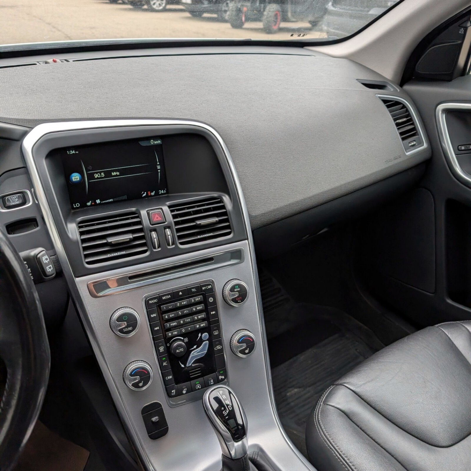 2017 Volvo XC60 — photo 19