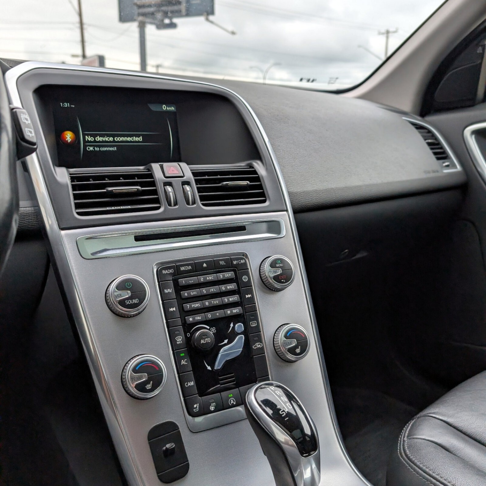 2017 Volvo XC60 — photo 15