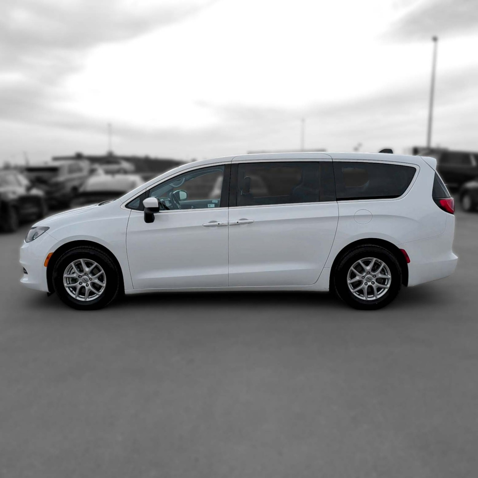 2023 Chrysler Grand Caravan — photo 5