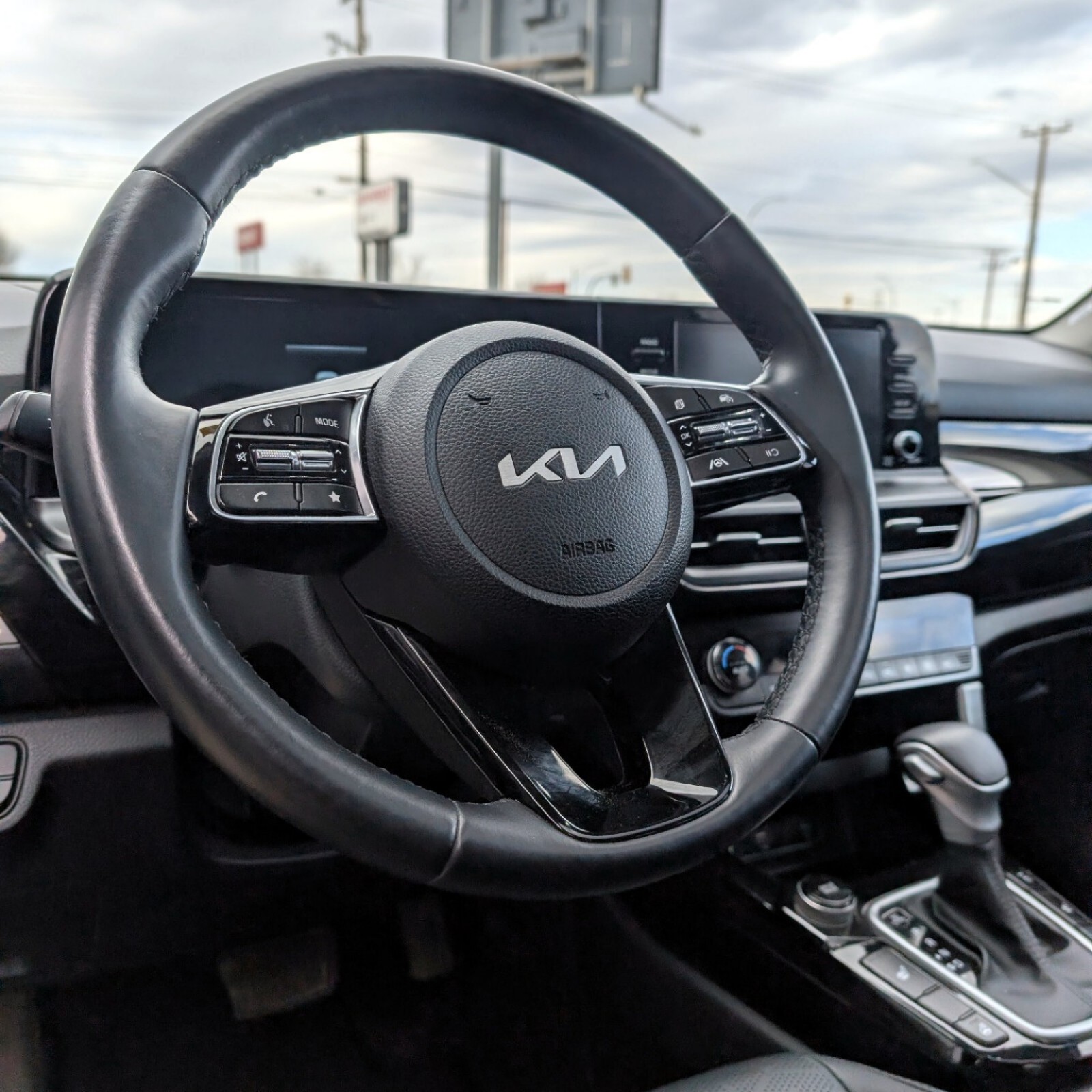 2025 Kia Seltos — photo 13