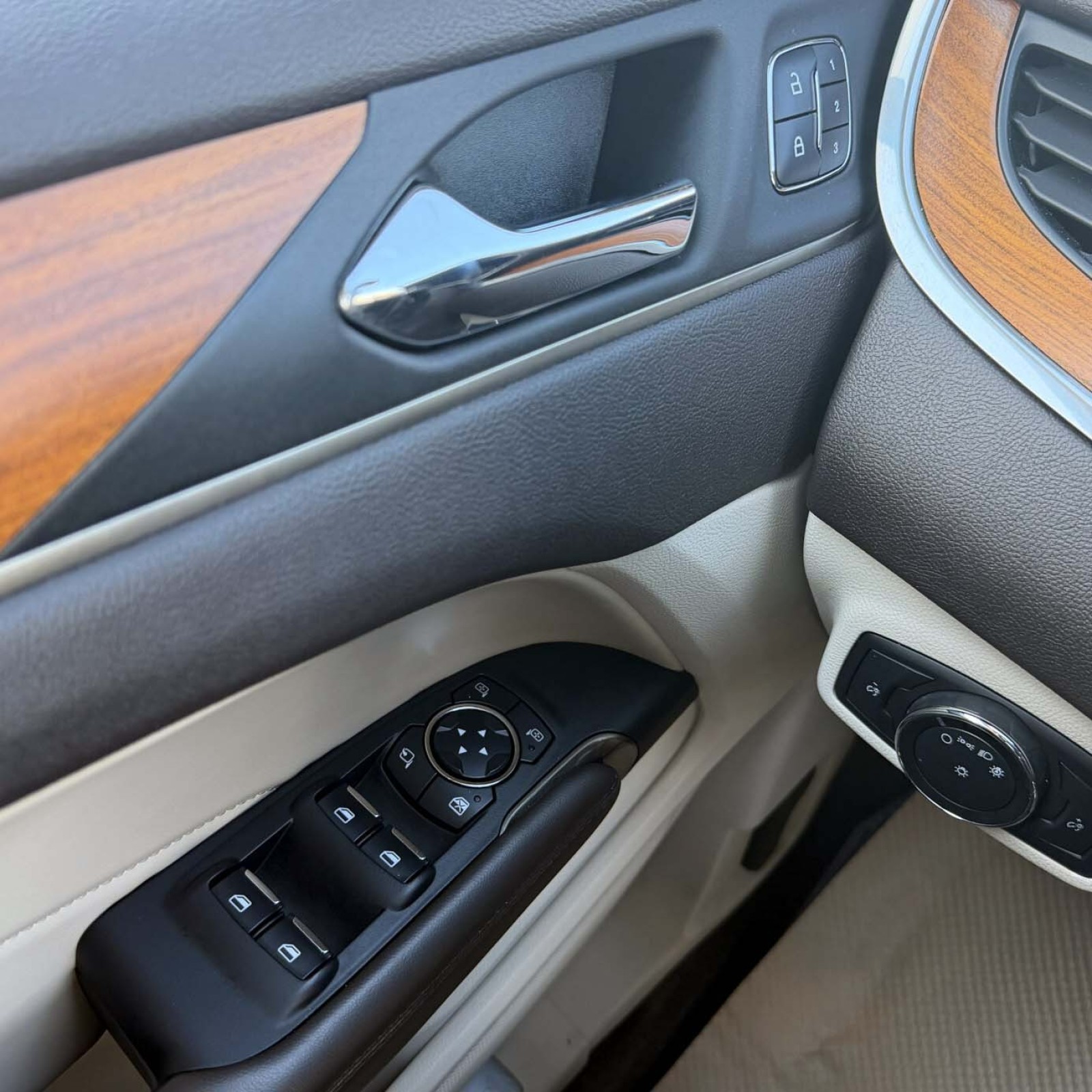 2018 Lincoln MKC — photo 11