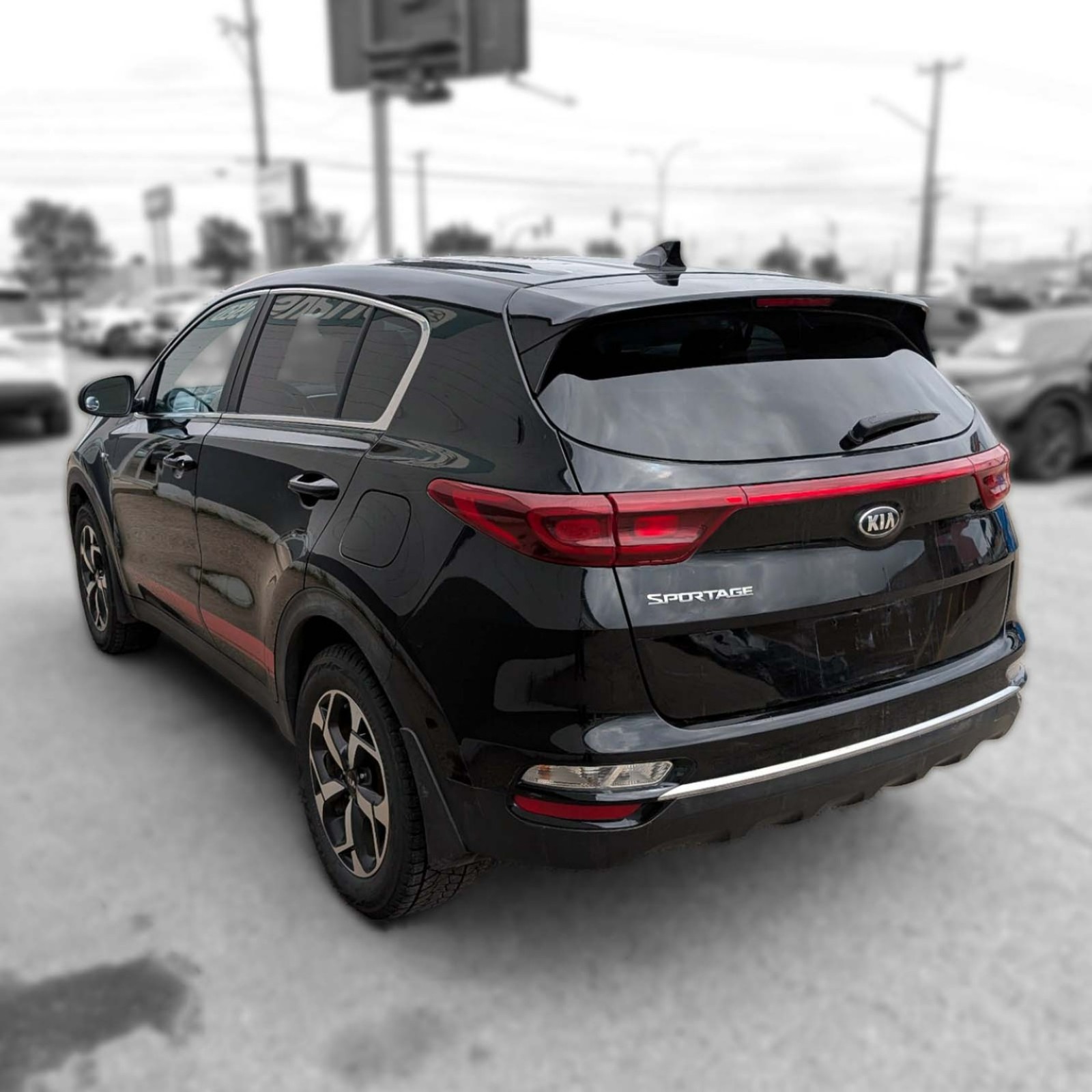 2021 Kia Sportage — photo 2