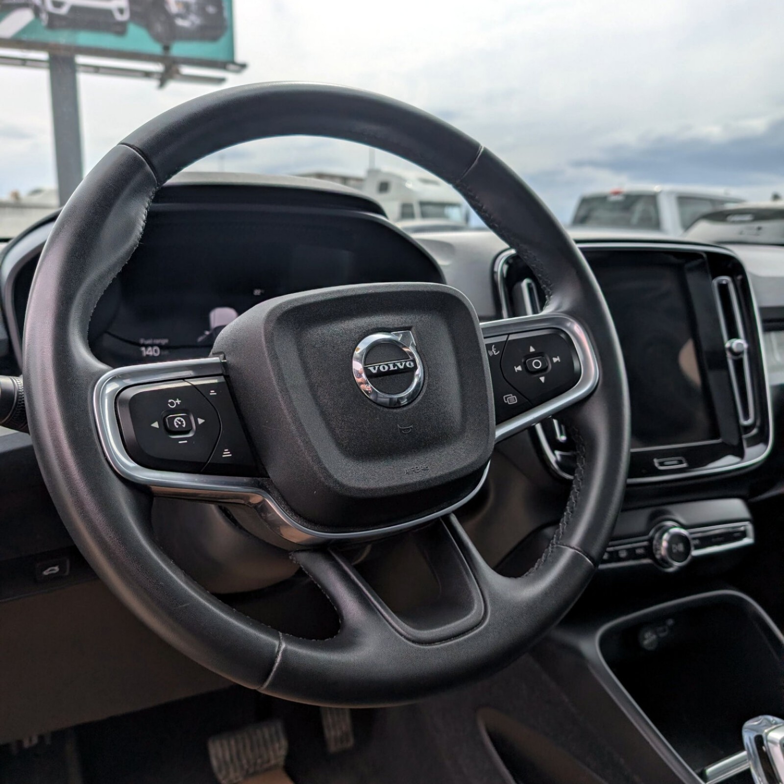 2024 Volvo XC40 — photo 9