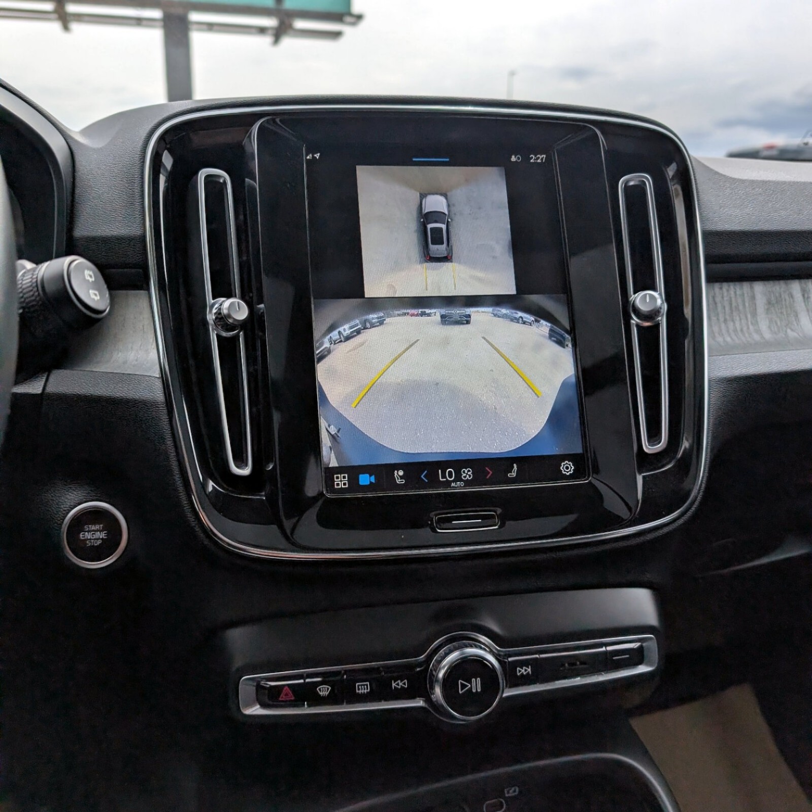 2024 Volvo XC40 — photo 12