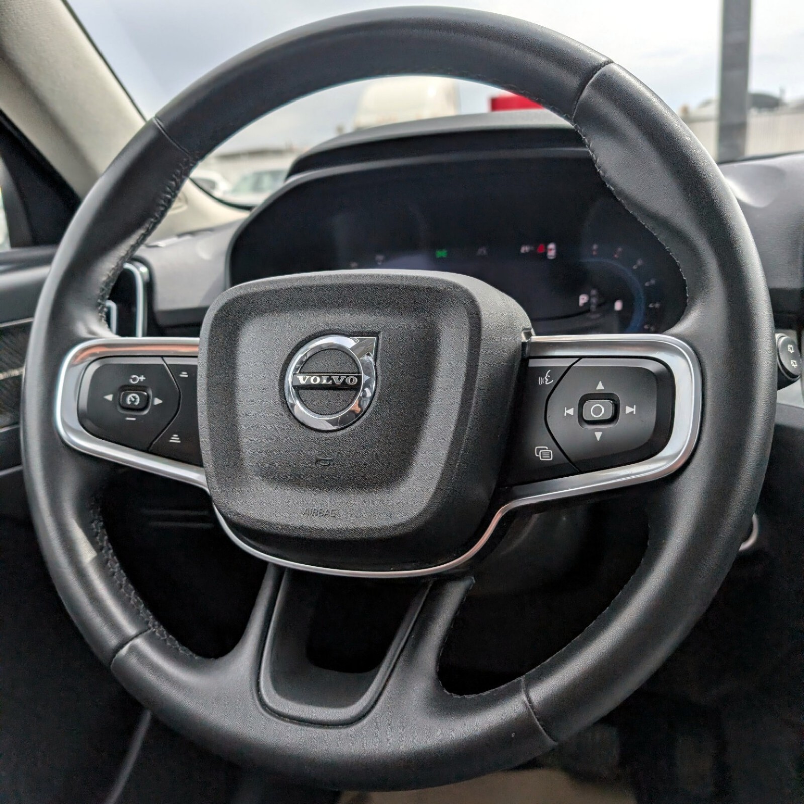 2024 Volvo XC40 — photo 15