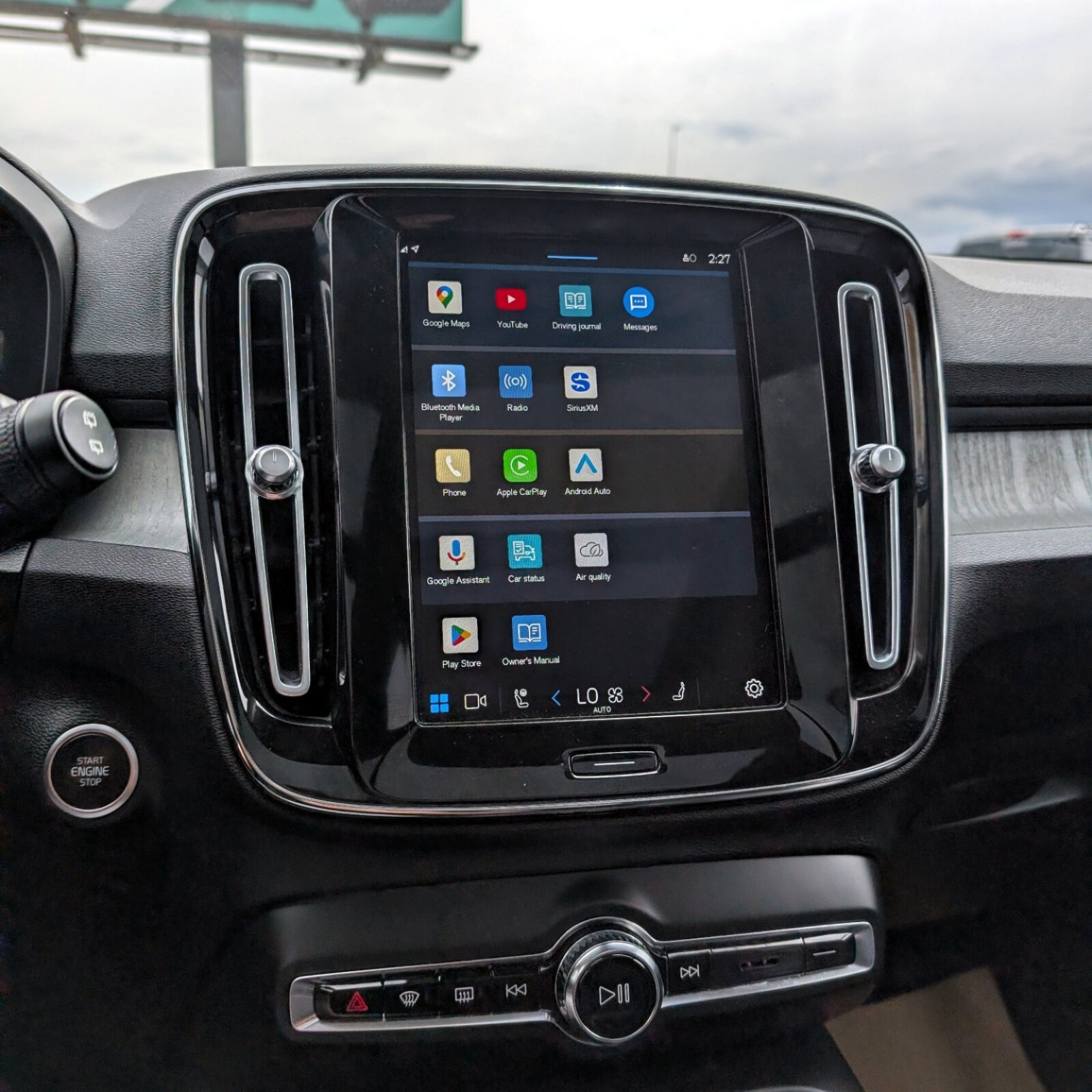 2024 Volvo XC40 — photo 13