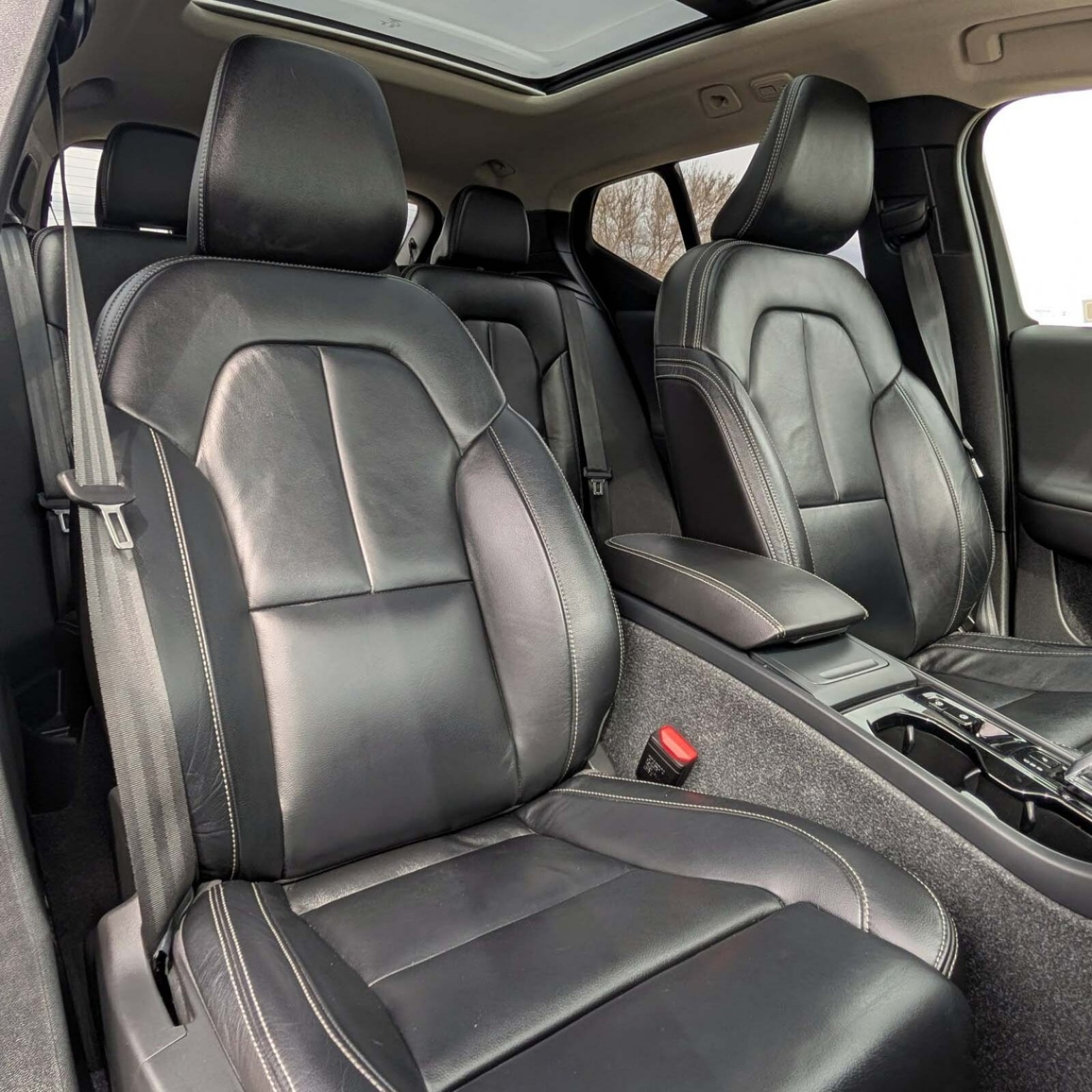 2024 Volvo XC40 — photo 6