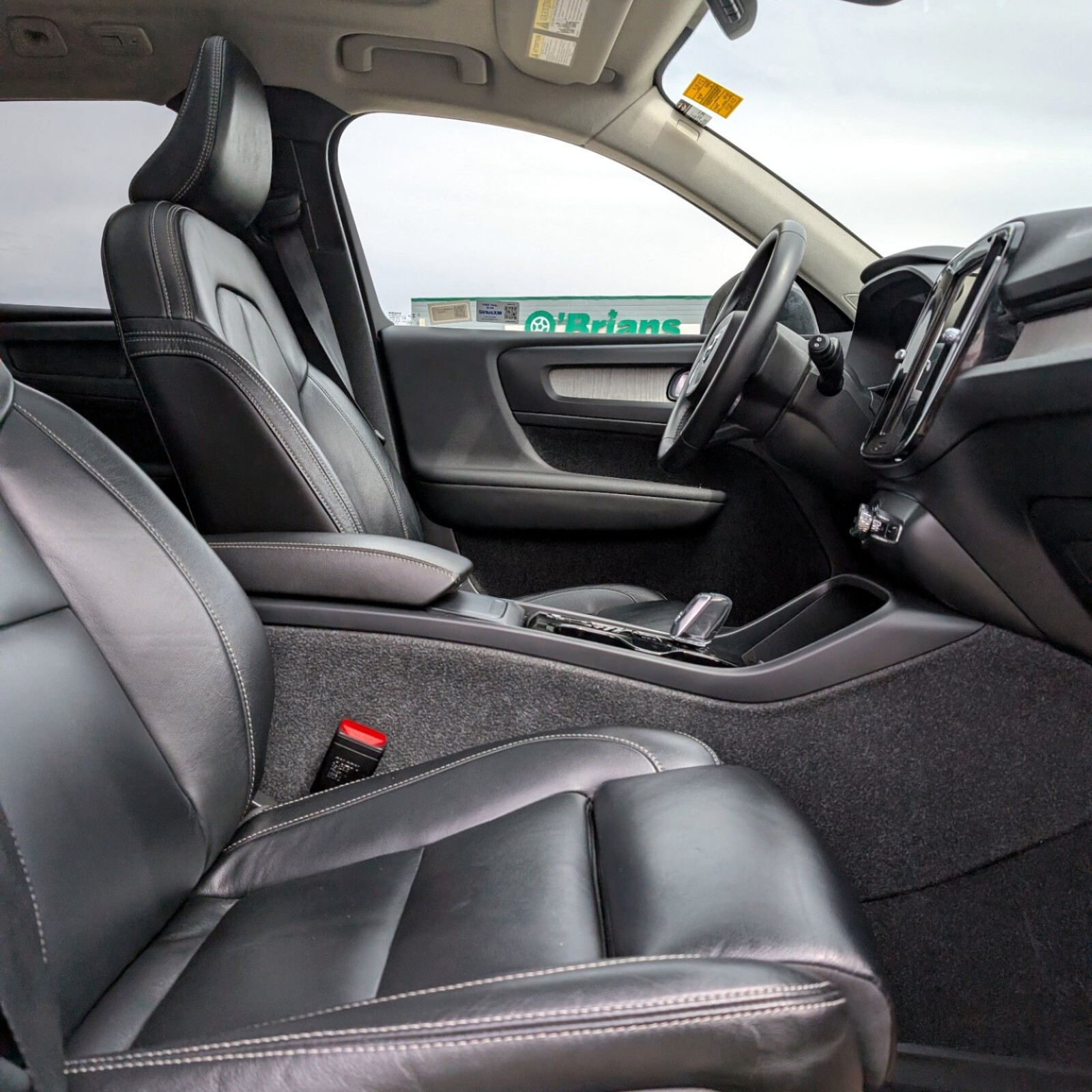2024 Volvo XC40 — photo 8