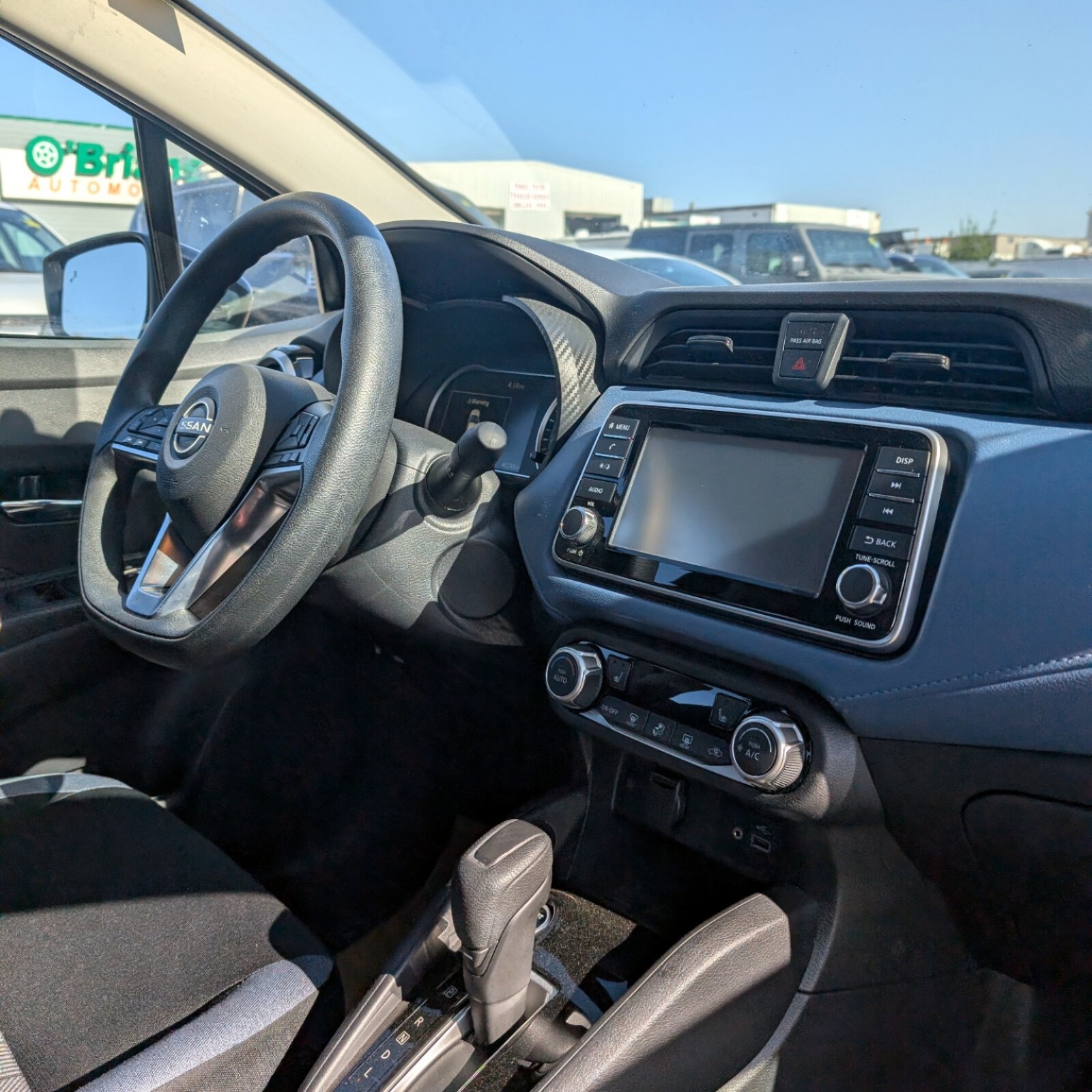 2025 Nissan Versa — photo 9