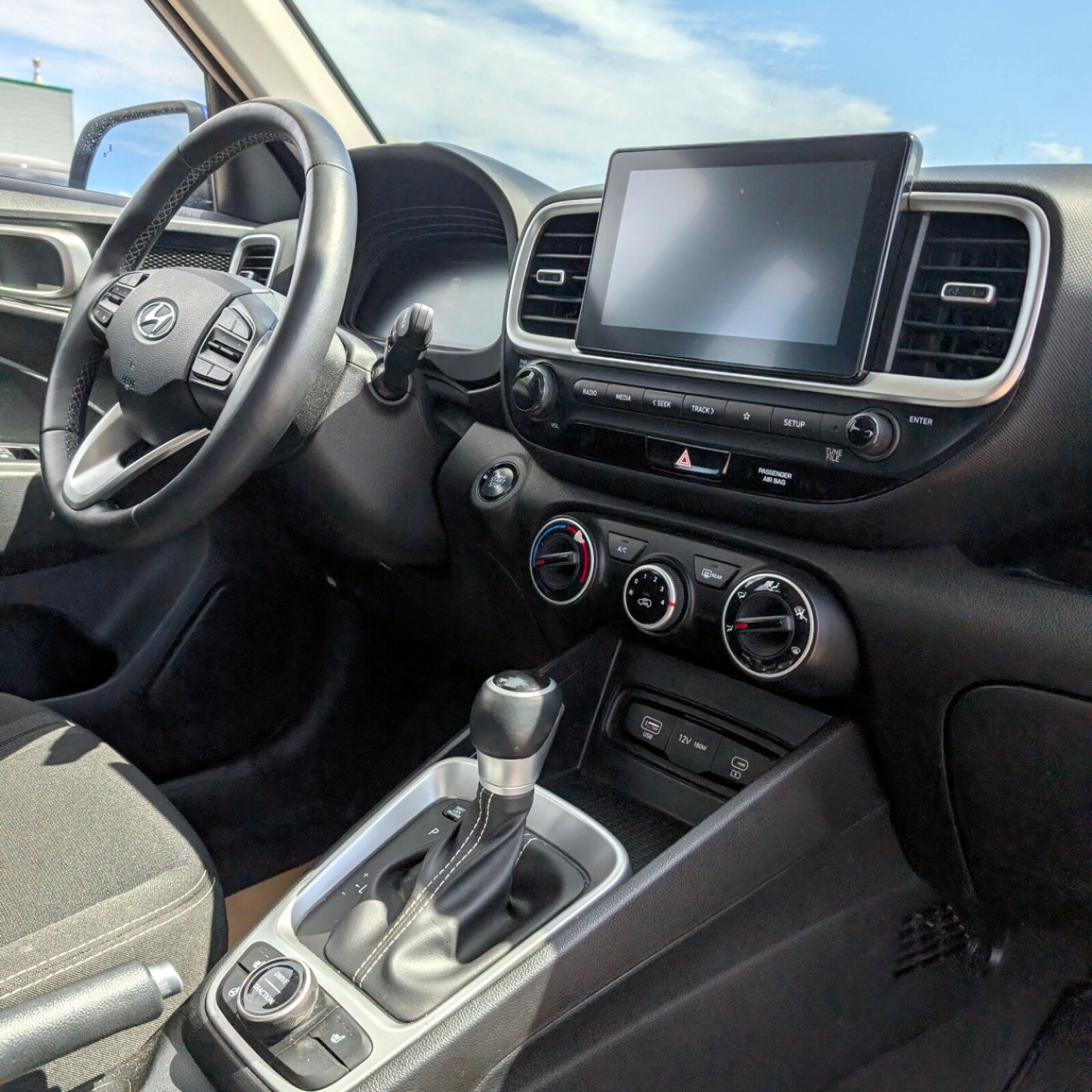 2025 Hyundai Venue — photo 9